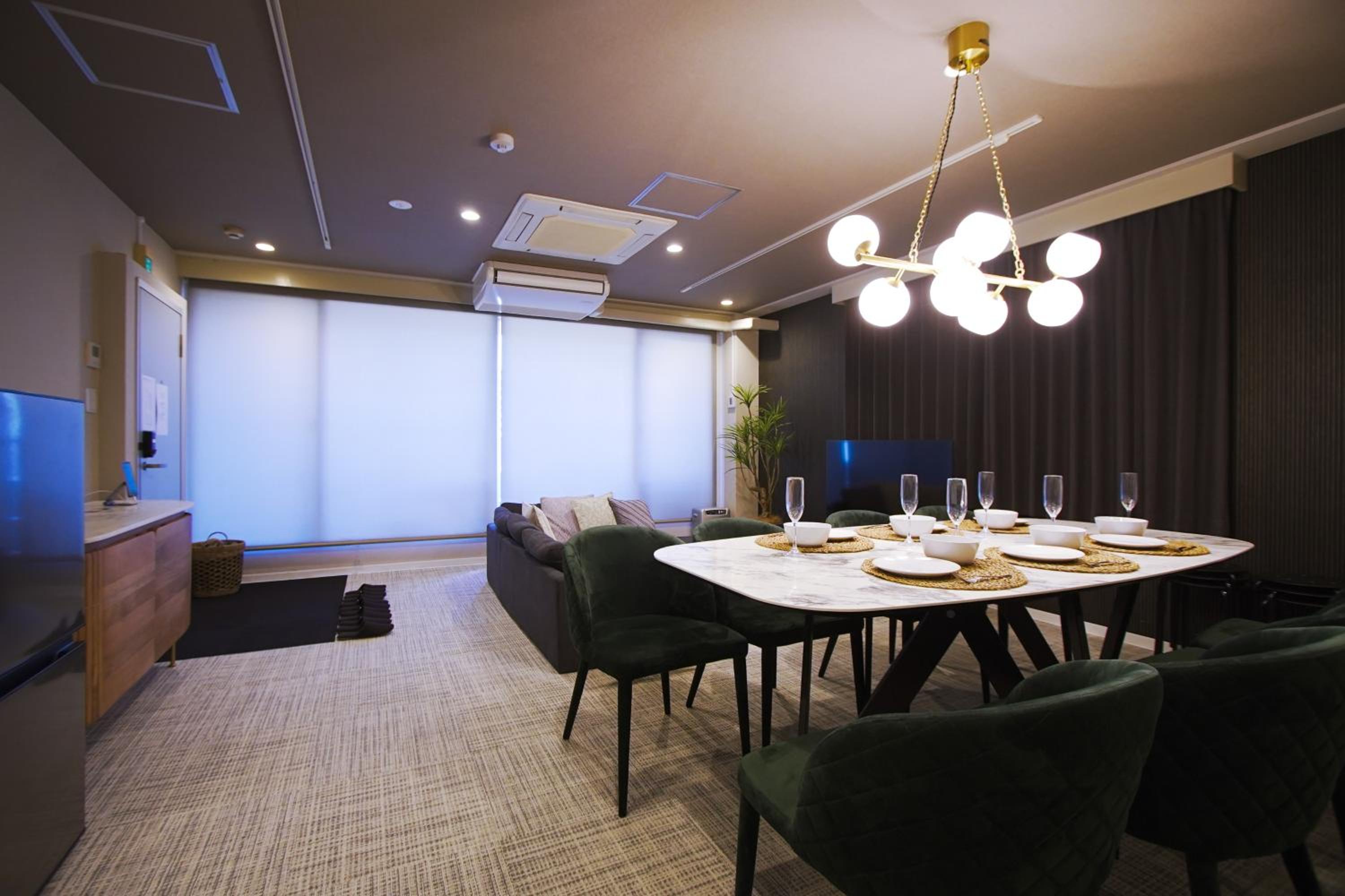 INOVE VILLA OSAKA -118 sqm , 2 Bedrooms , 7 Double Beds , Max 14 ppl- Great Access to USJ & Namba
