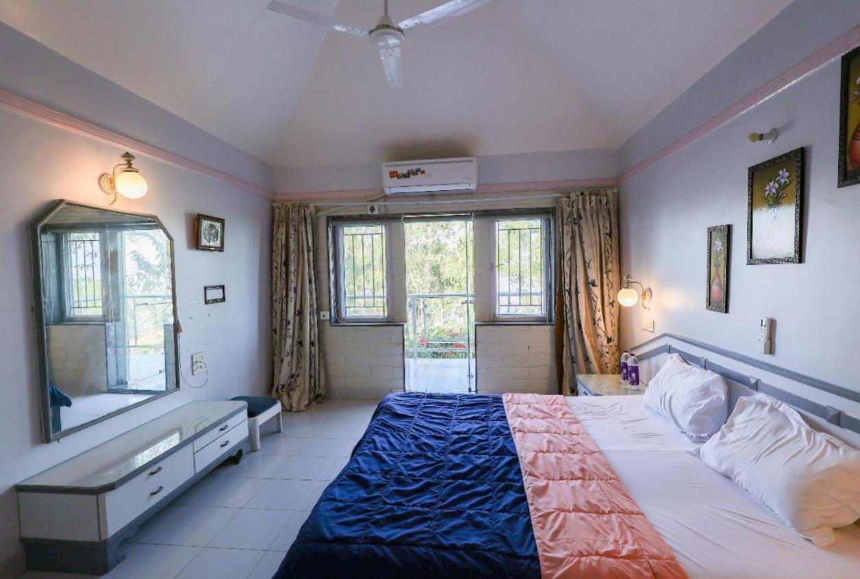 Valleycrest Villa with Swimming pool view 4