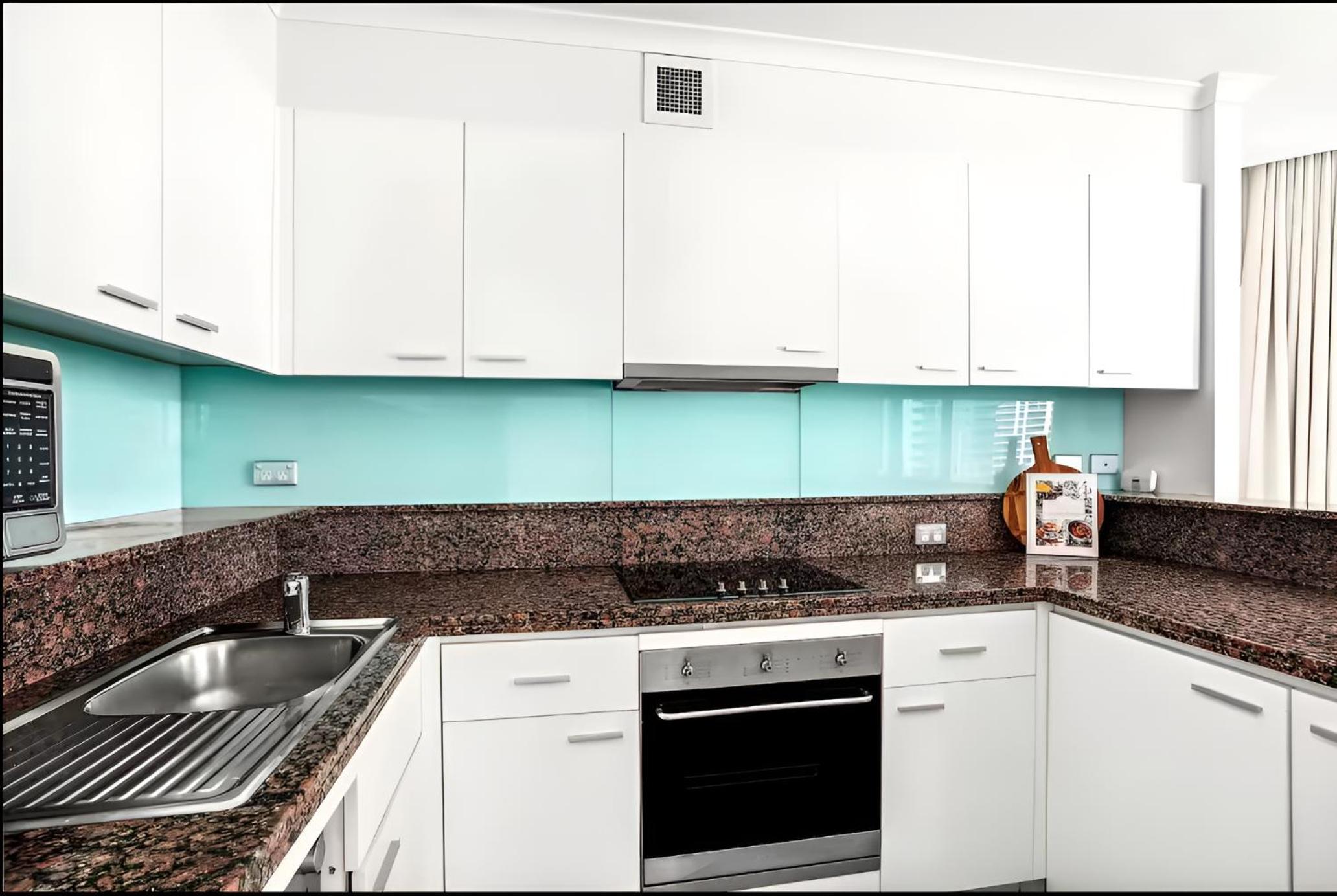 Sydney Vacations - Central Sydney Apartment with Pool, Sauna  Gym! - Property Image 5