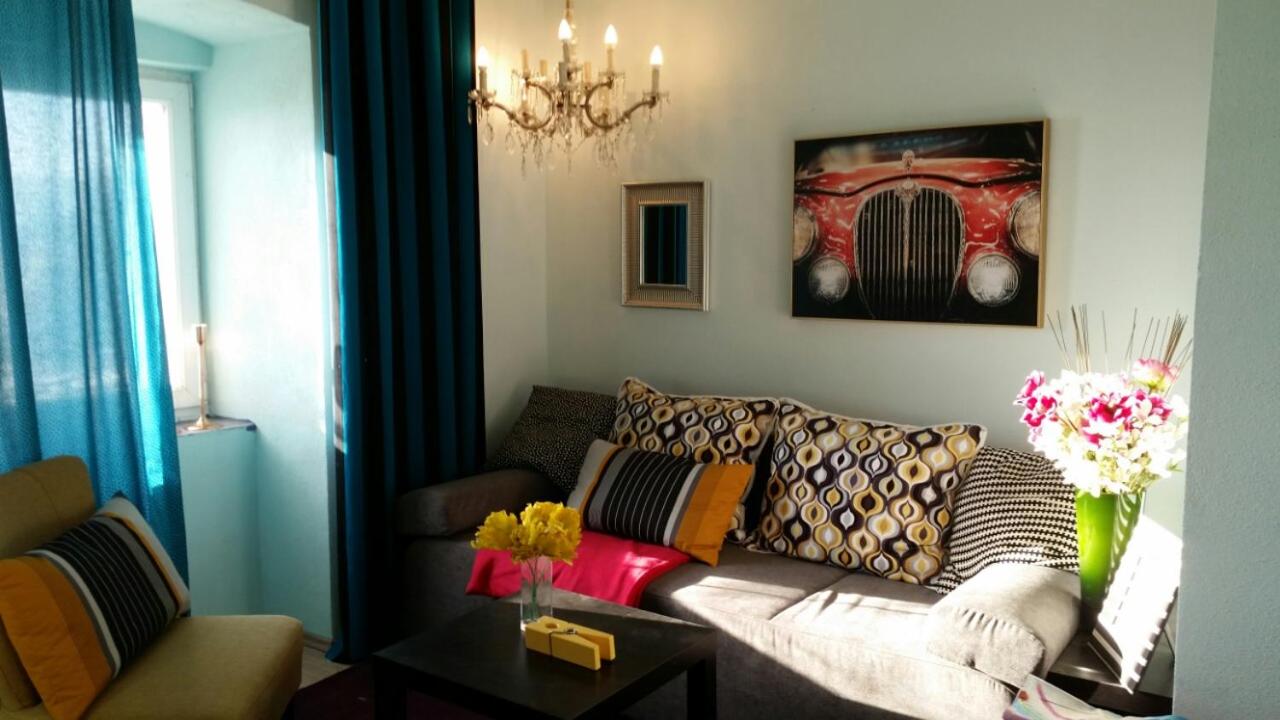 Orange Cube Apartment - Self check in - Free parking