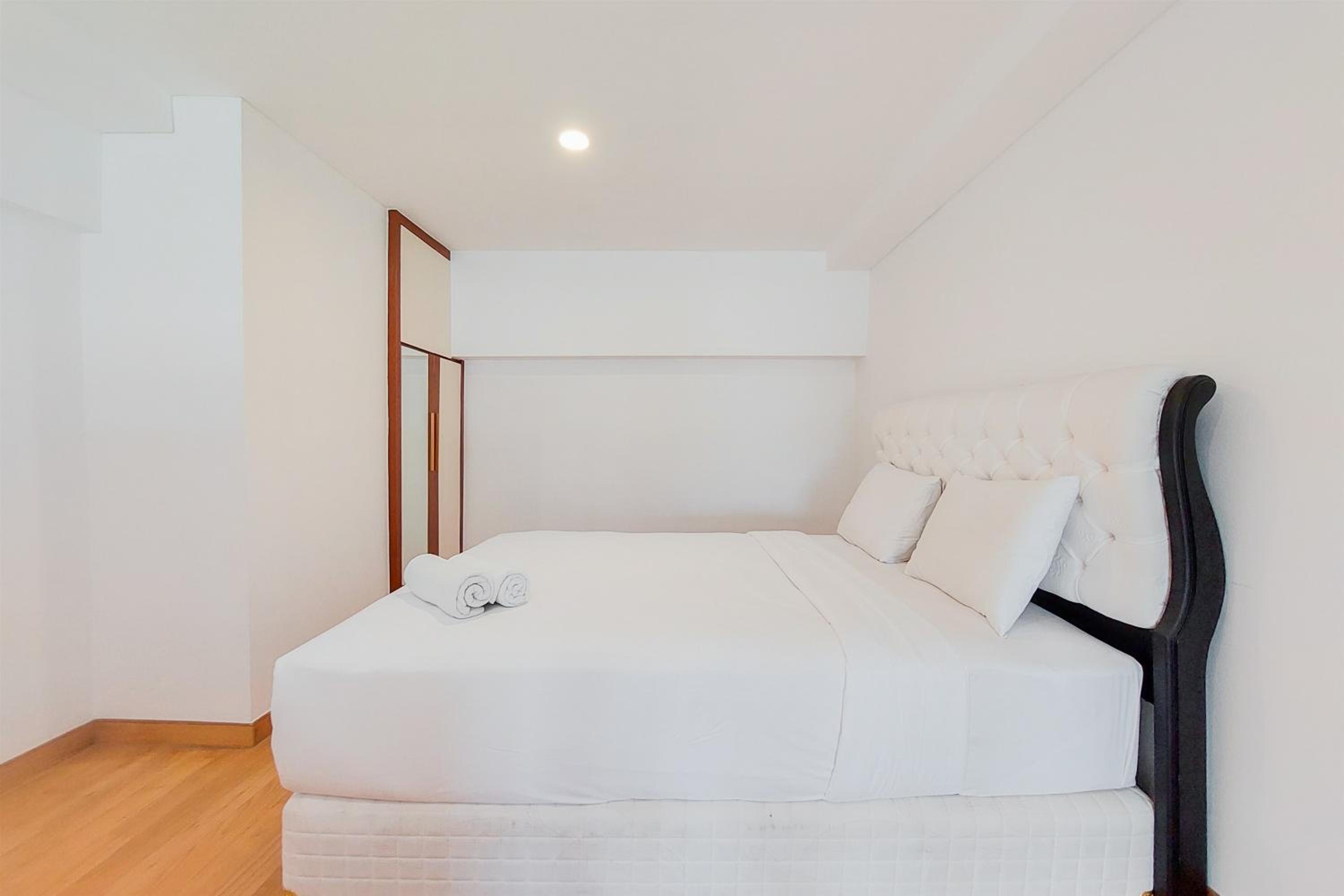 Modern and Comfort Look Studio Kingland Avenue Apartment By Travelio