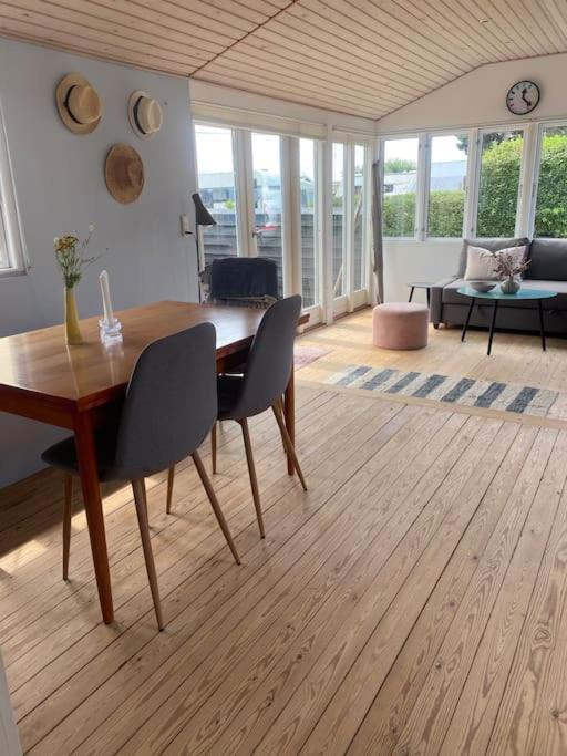 Cosy Holiday Home - 300 m to beautiful beach and cafés view 5