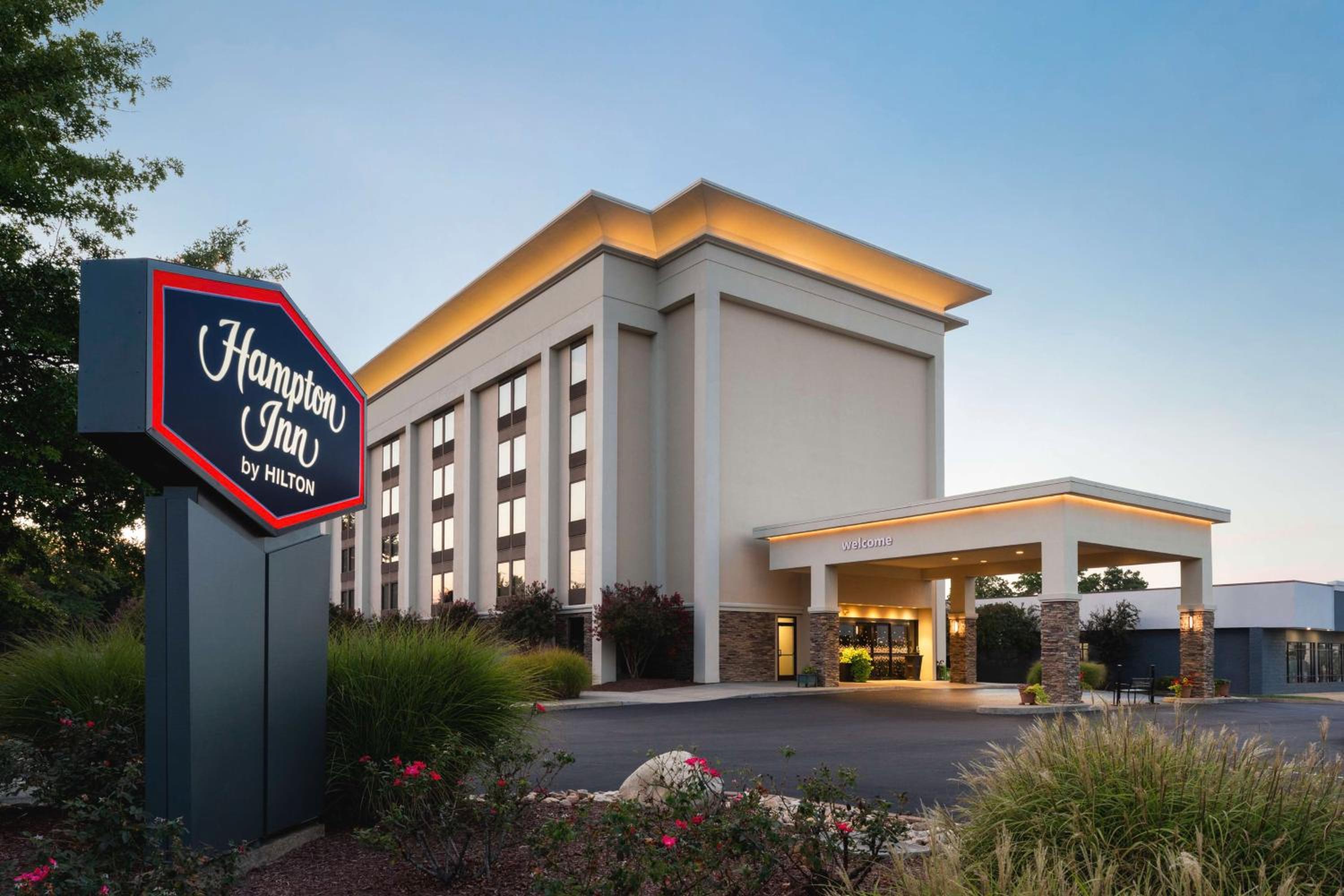 Hotel Hampton Inn Charlottesville - Image 1