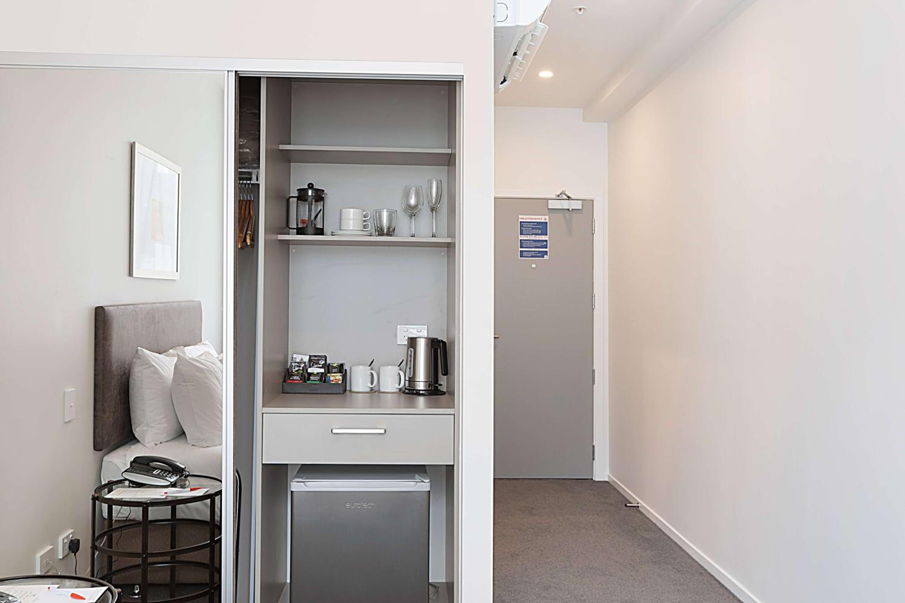 Ramada Suites By Wyndham Victoria Street West