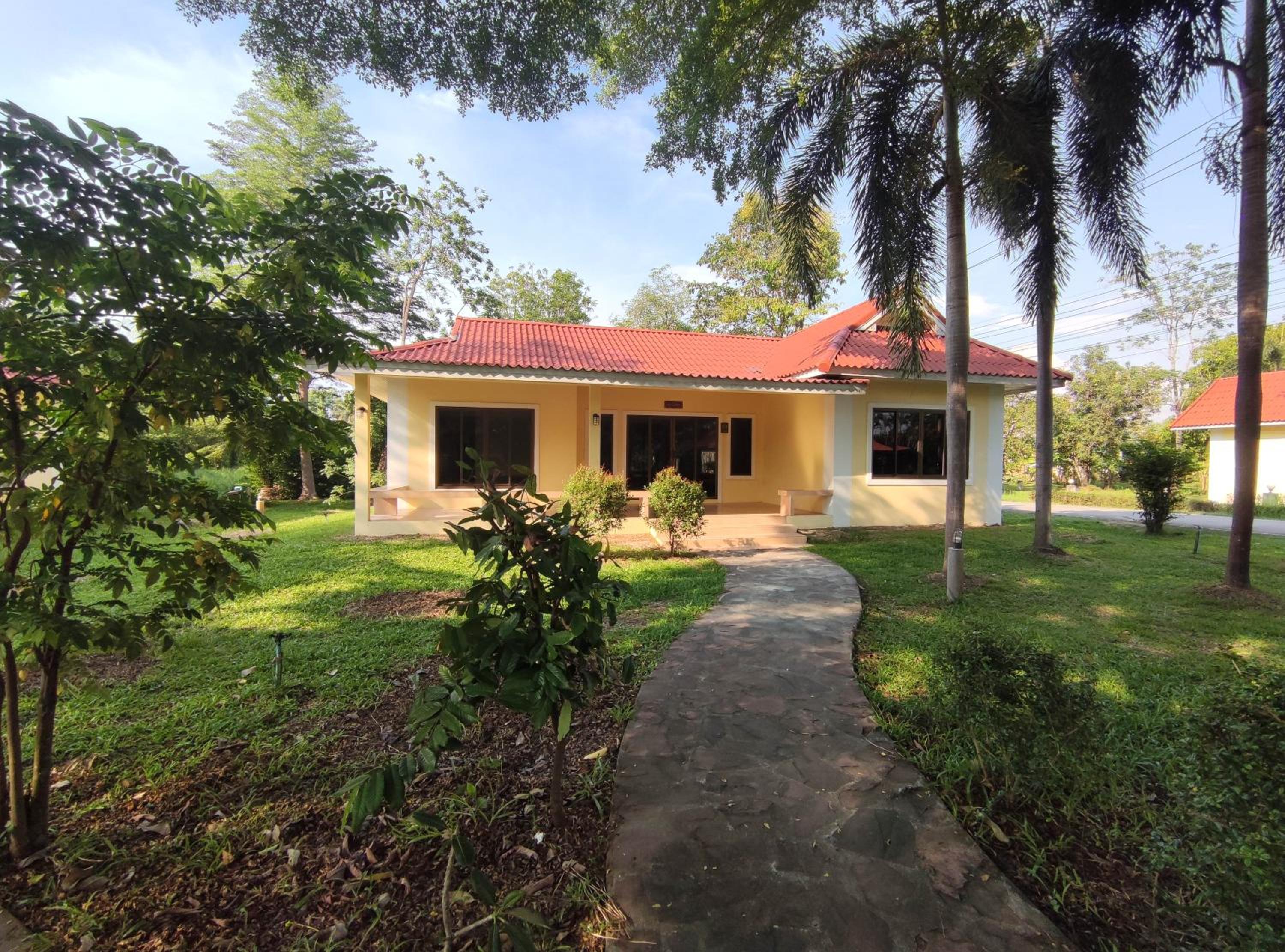 Thara Cholapruek Resort