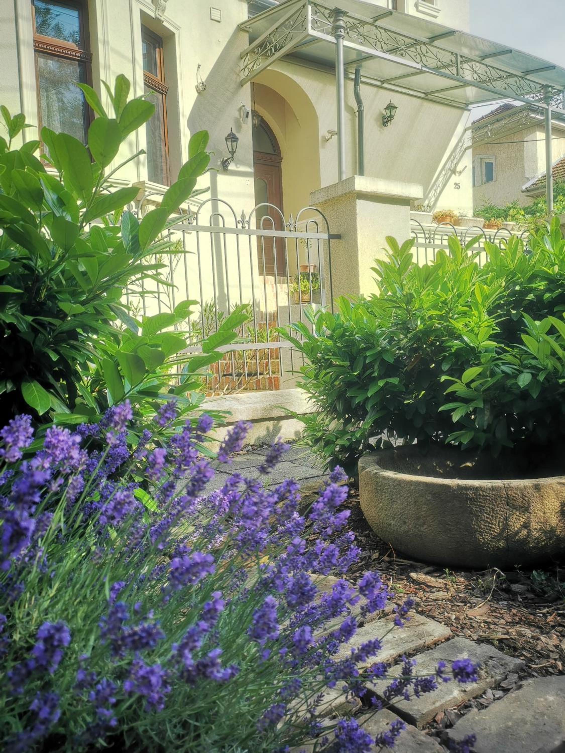 Hotel Kúria Apartman Private Wellness - Image 1