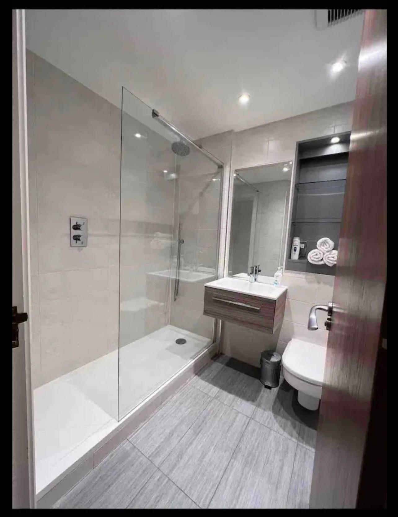 Luxury Apartment Riverside