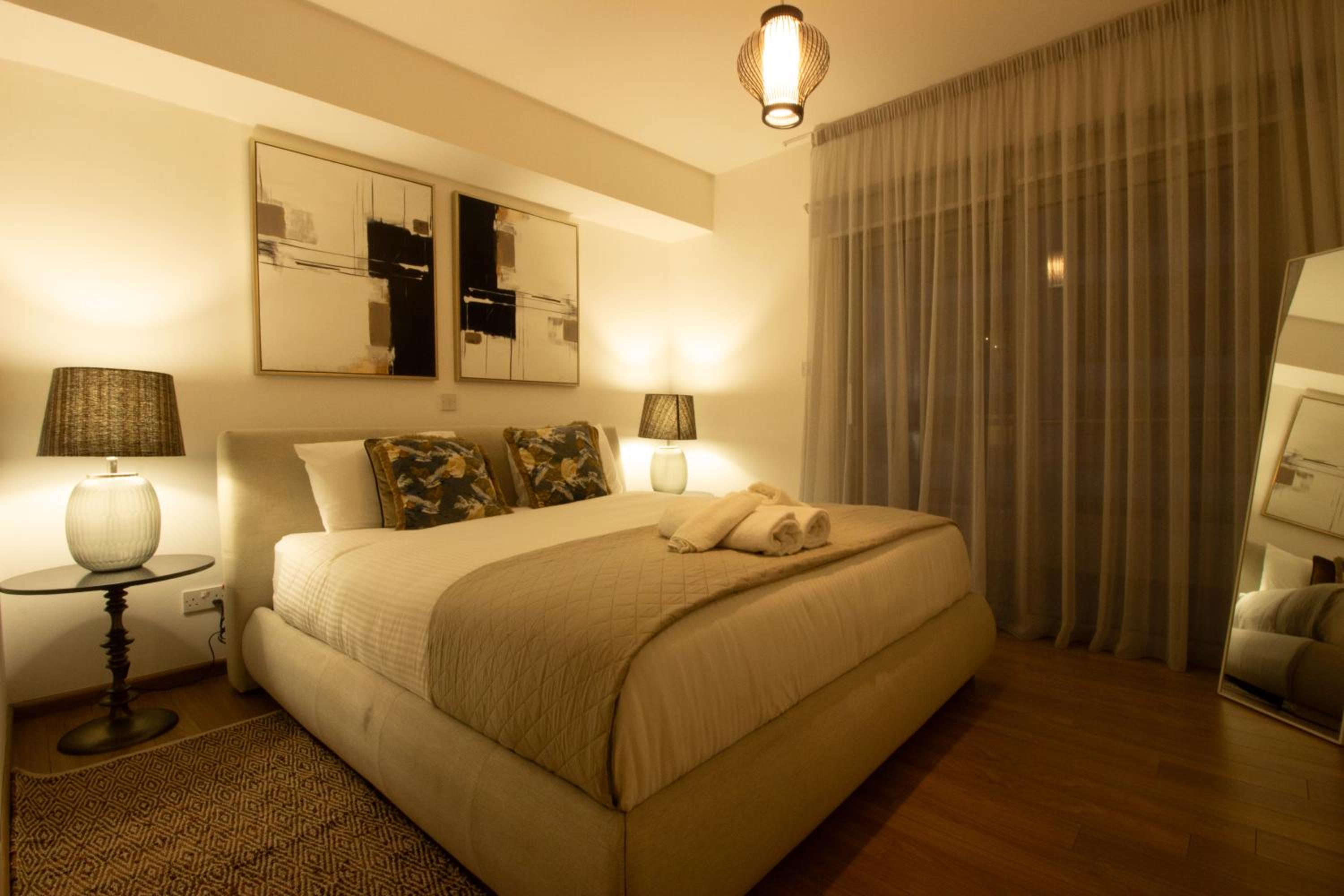Top Floor Gem: 3BR, Huge Veranda