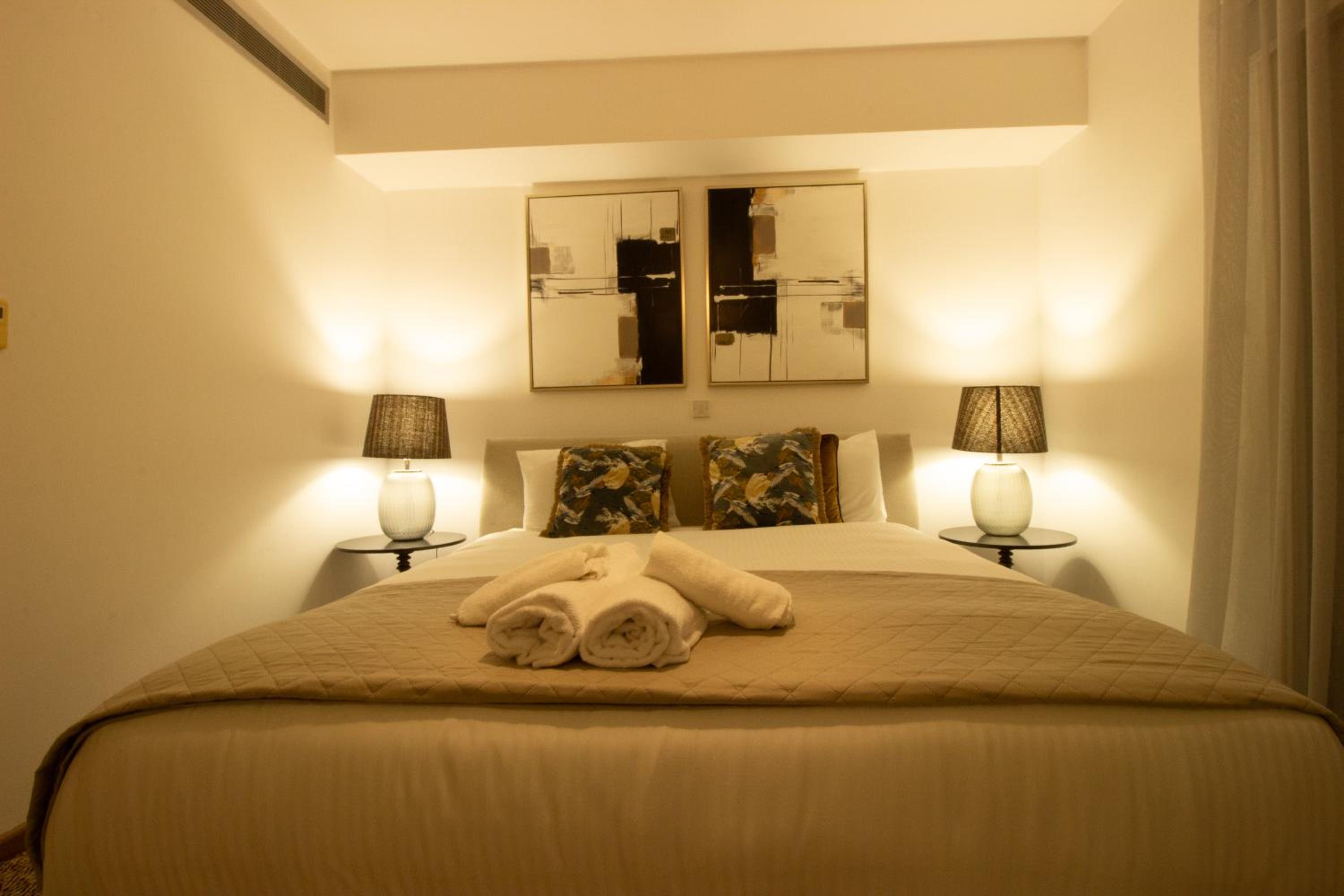 Top Floor Gem: 3BR, Huge Veranda