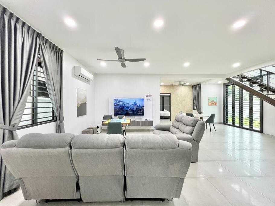 Skudai Sutera Luxury Holiday Villa 10 pax 4 bedrooms photo 1