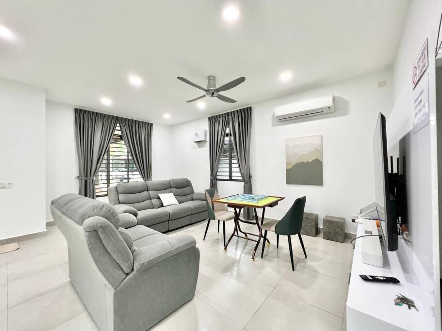 Skudai Sutera Luxury Holiday Villa 10 pax 4 bedrooms photo 4