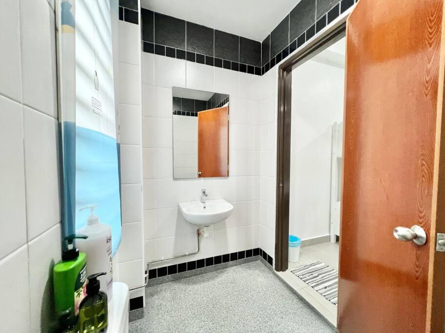 Skudai Sutera Luxury Holiday Villa 10 pax 4 bedrooms photo 6