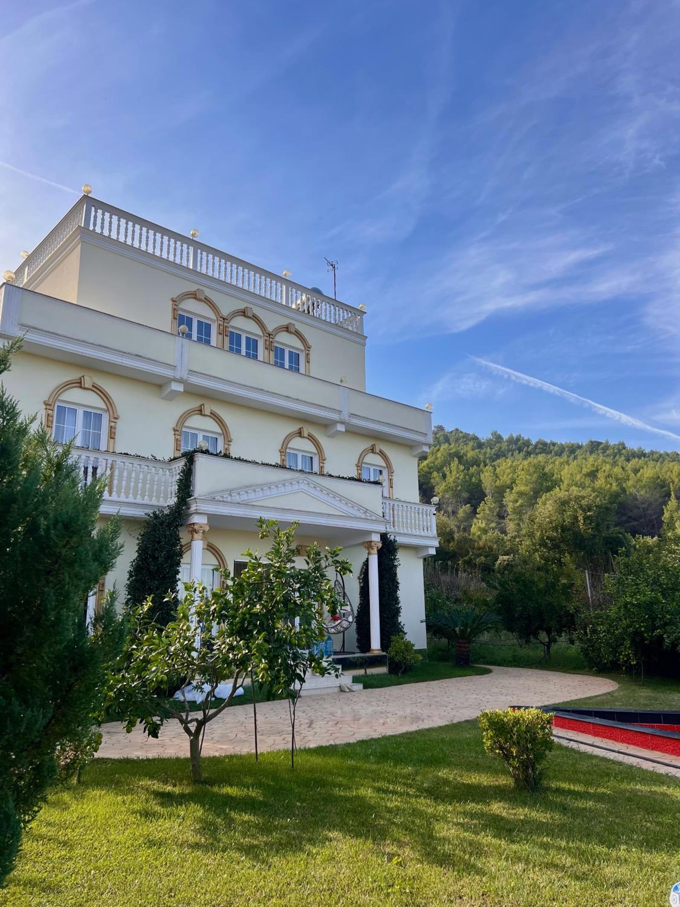 Vila Dy Bukurite