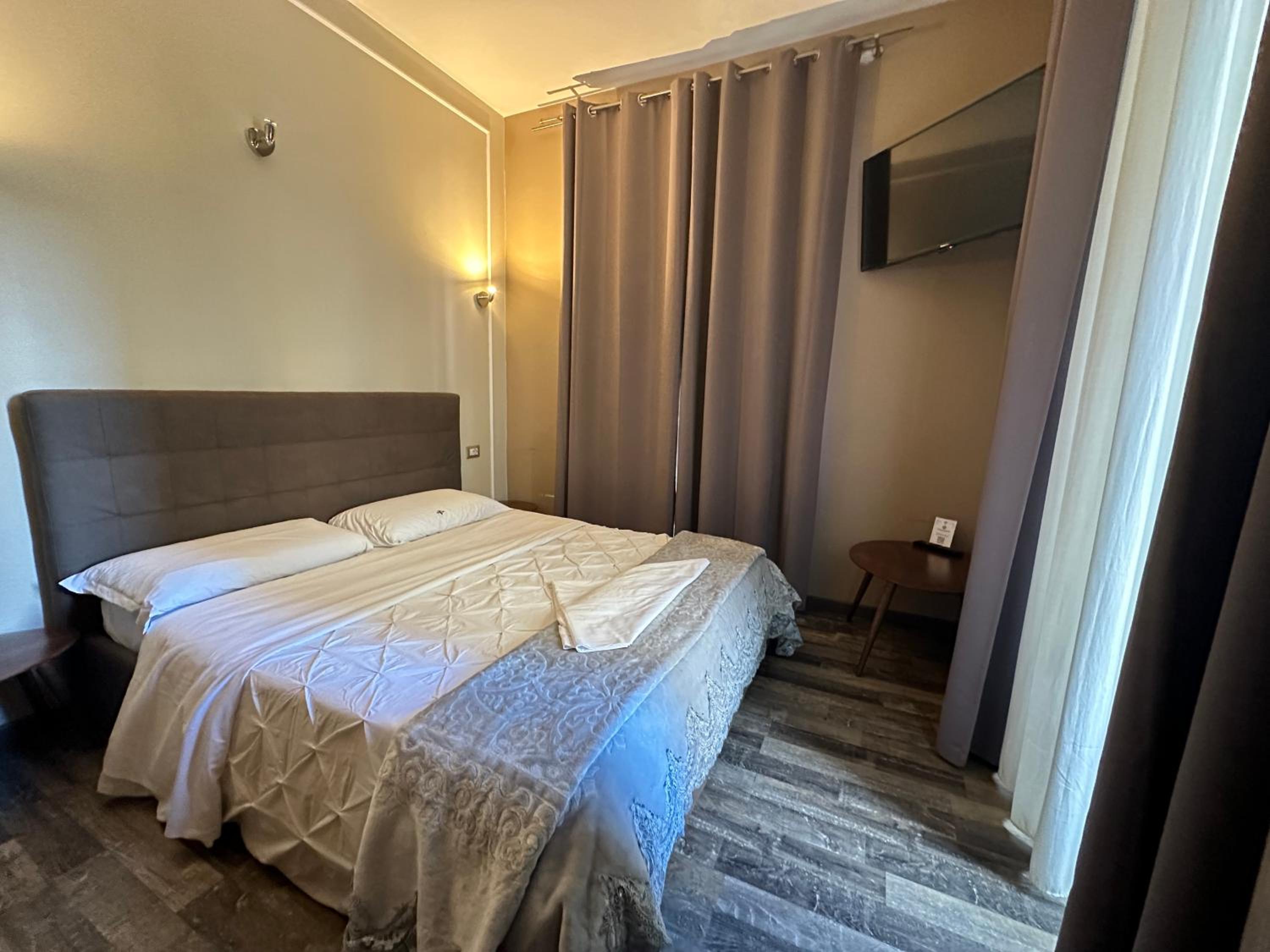 Candia Rooms
