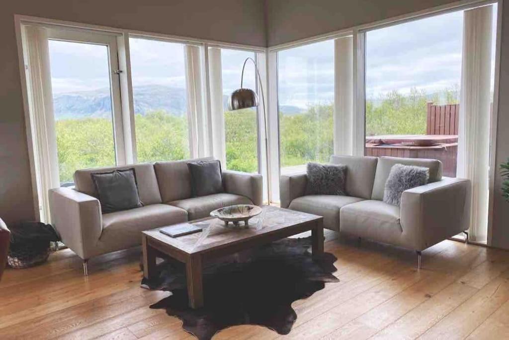 Prime Location-Golden Circle 3 Bedrooms