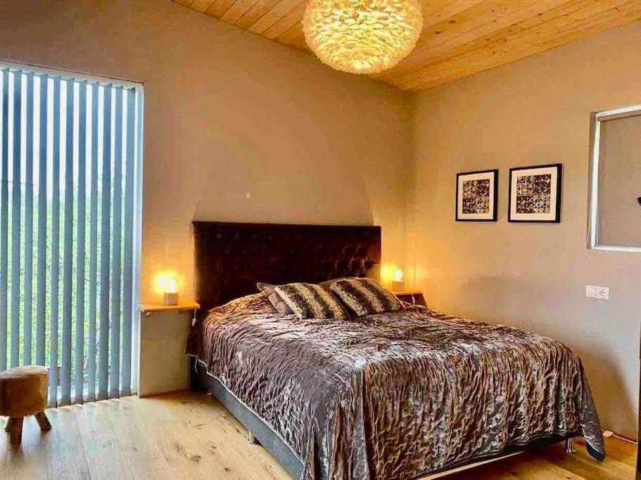 Prime Location-Golden Circle 3 Bedrooms