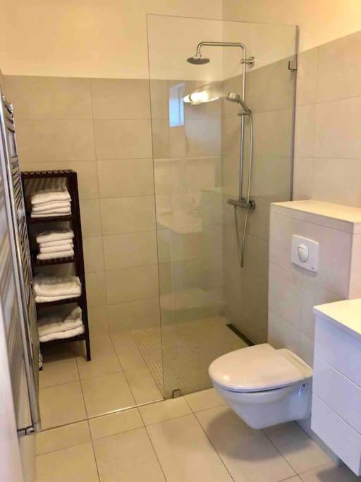 Prime Location-Golden Circle 3 Bedrooms