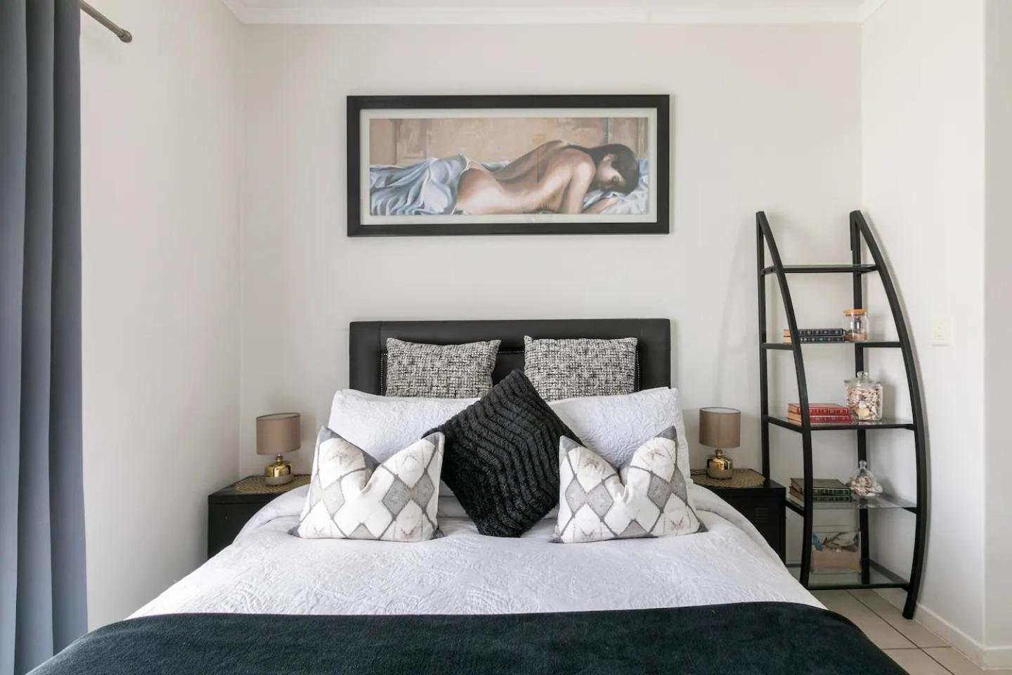 Deluxe 1br Apartment view 3