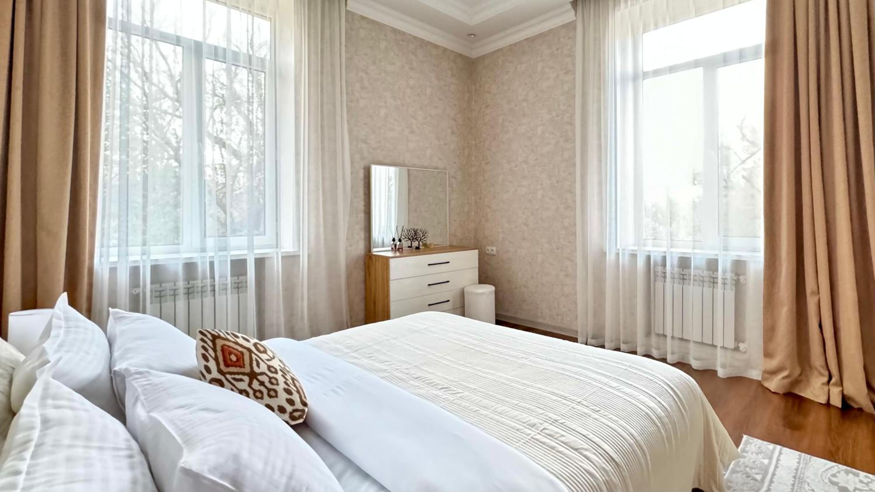 2-room Retreat Apartments Askia view 2