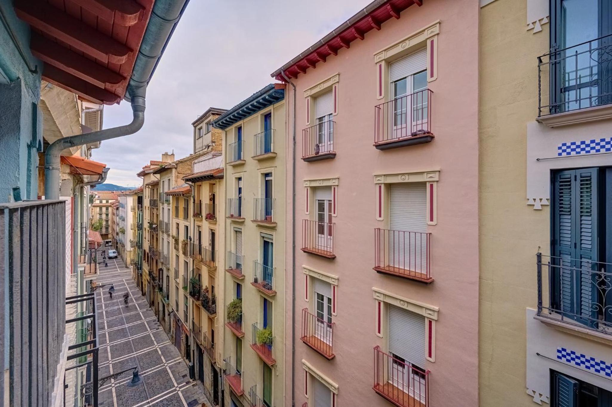 Heart of Pamplona Apartments I by clabao