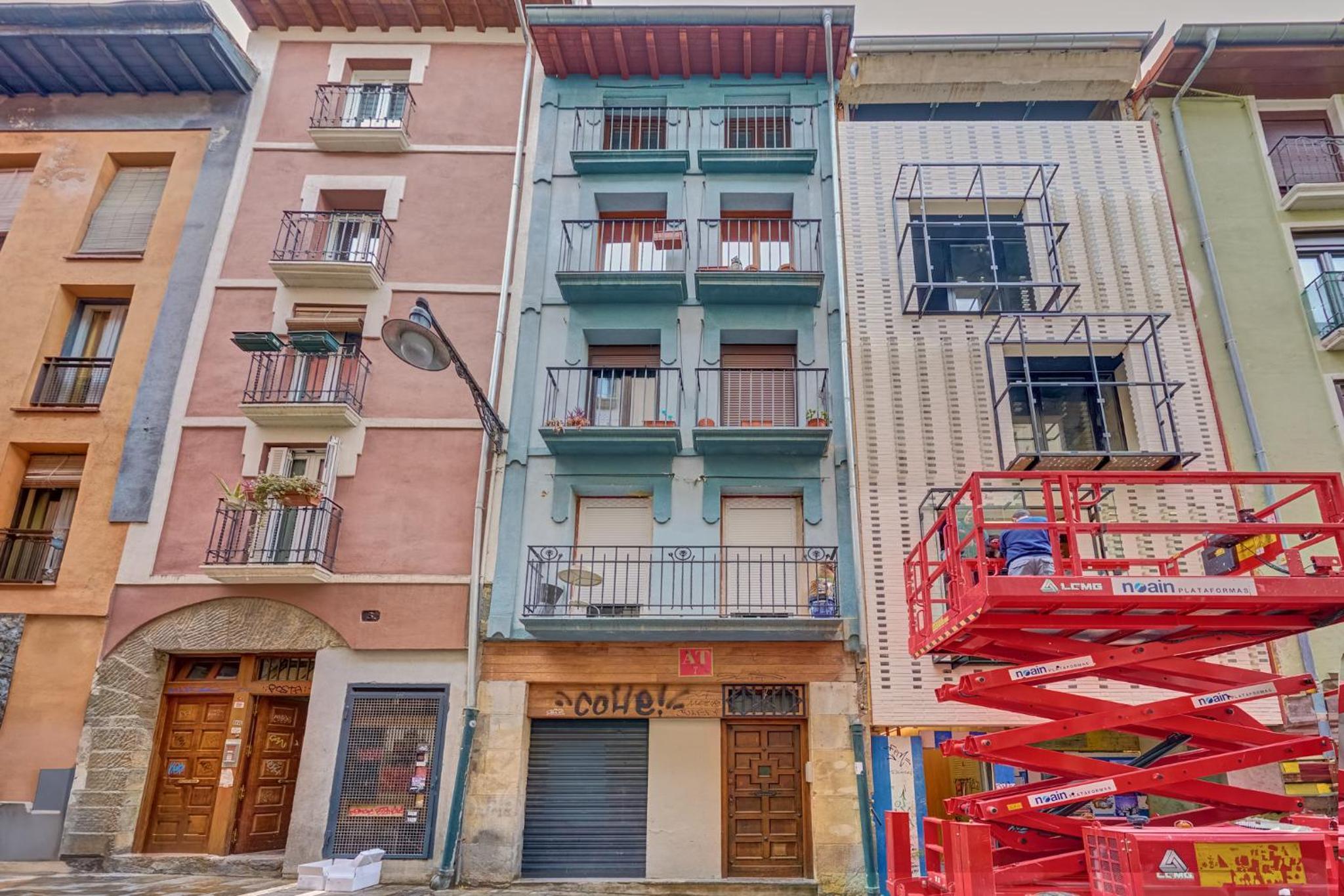 Heart of Pamplona Apartments I by clabao