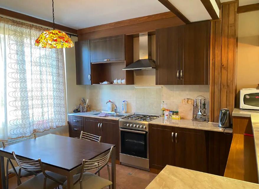 Cozy 3 bedroom house in Bakuriani view 4