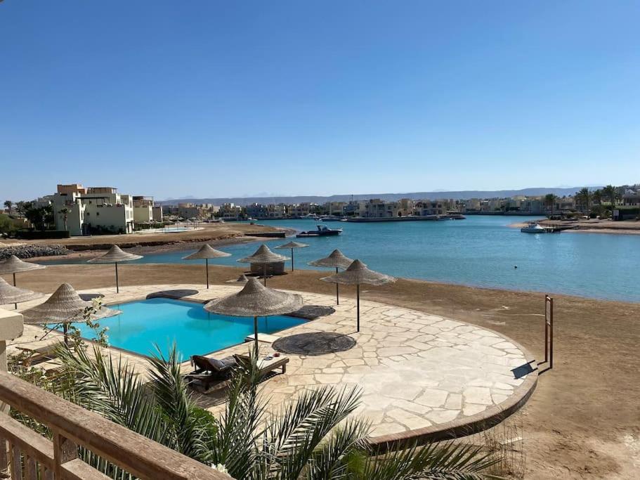 The Charming Beachfront Retreat in Fanadir
