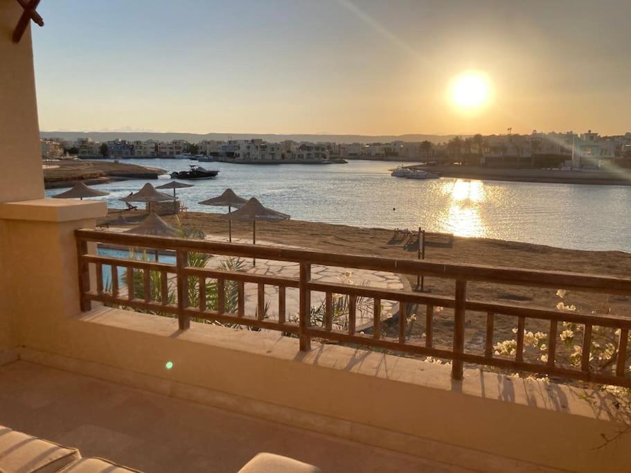 The Charming Beachfront Retreat in Fanadir