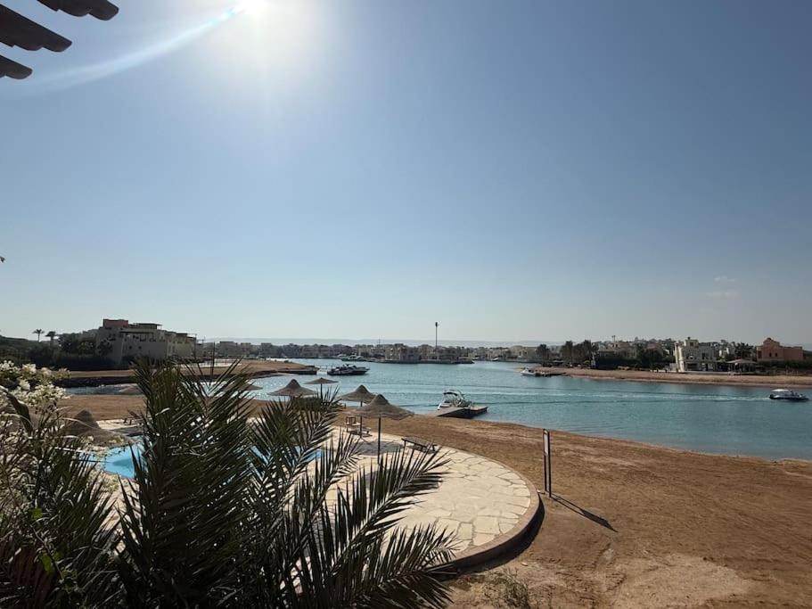 The Charming Beachfront Retreat in Fanadir