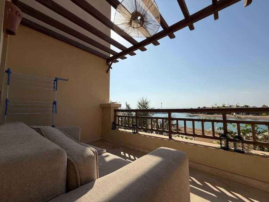 The Charming Beachfront Retreat in Fanadir
