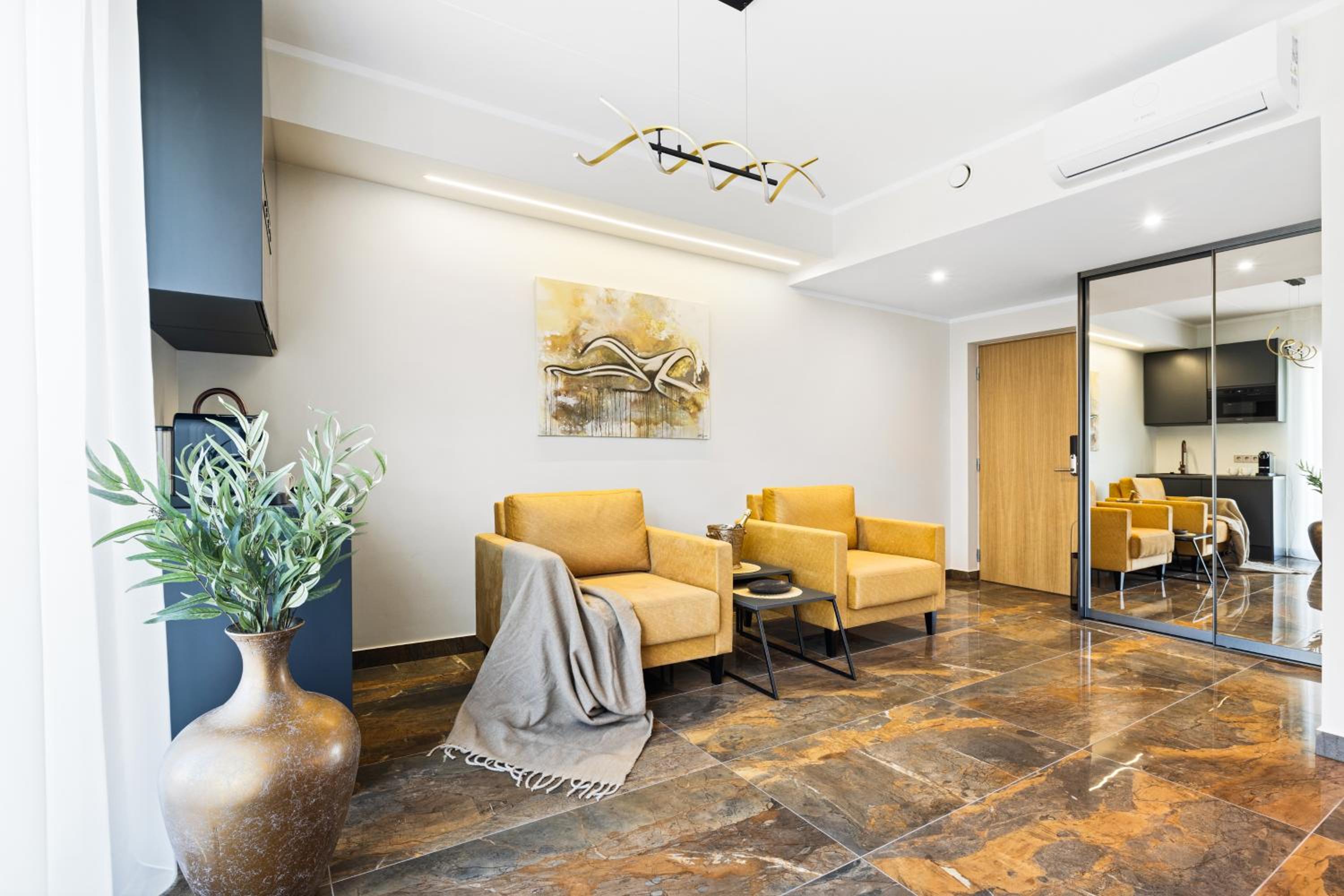 F-Apartments - City Center with Fireplace, Contactless