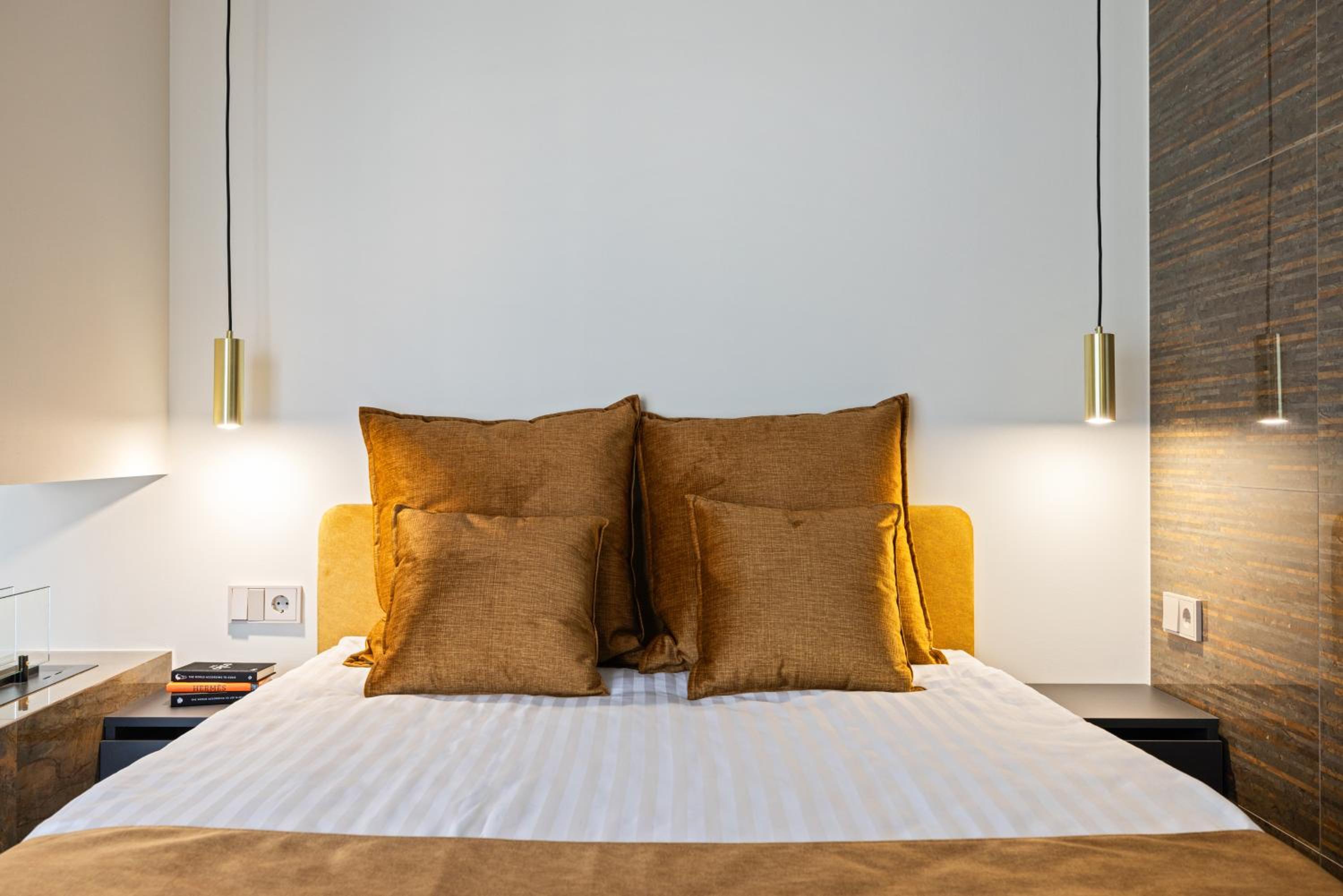 F-Apartments - City Center with Fireplace, Contactless