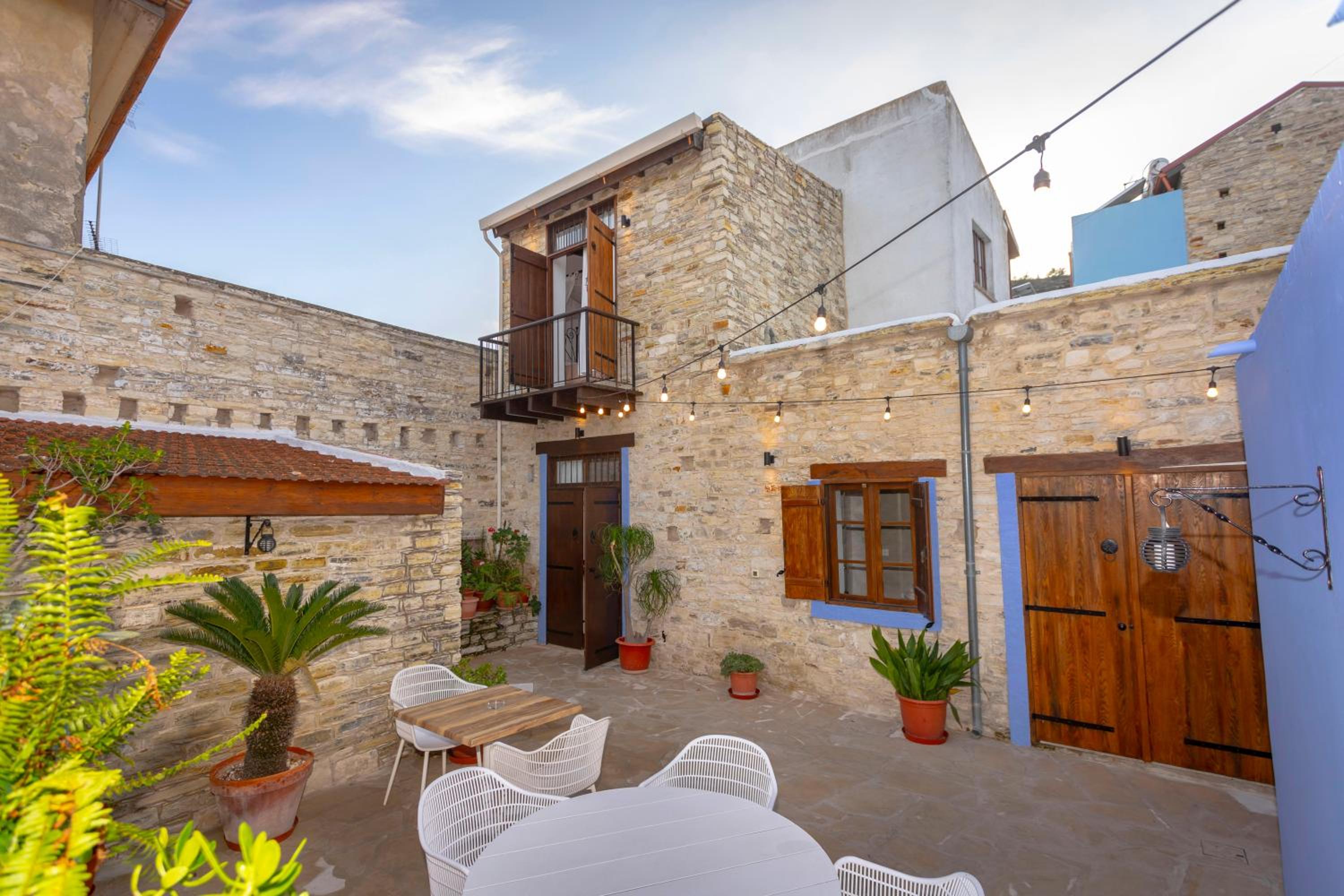 Kozakos Luxury House view 4
