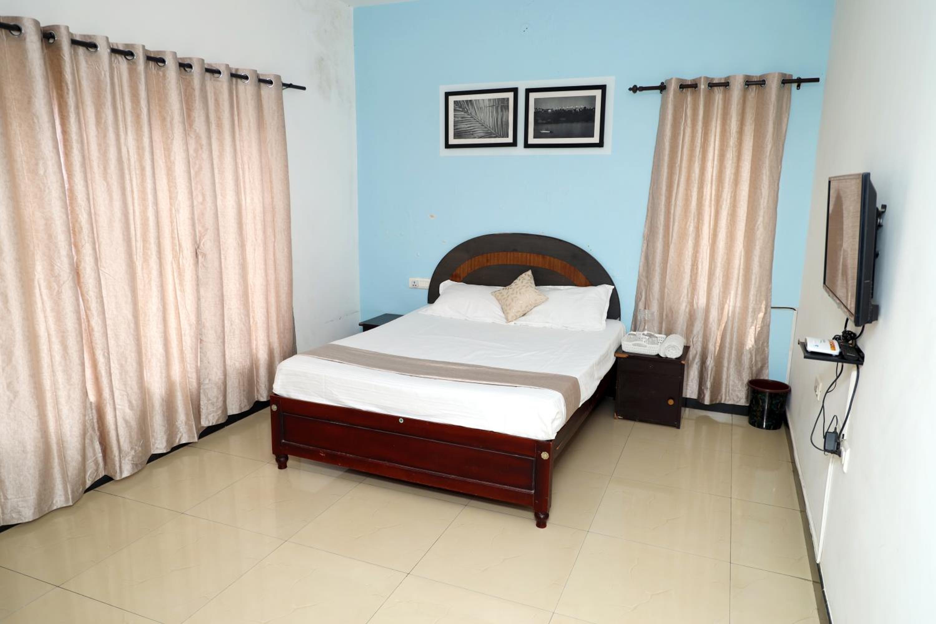 Elk Hill Palace view 3