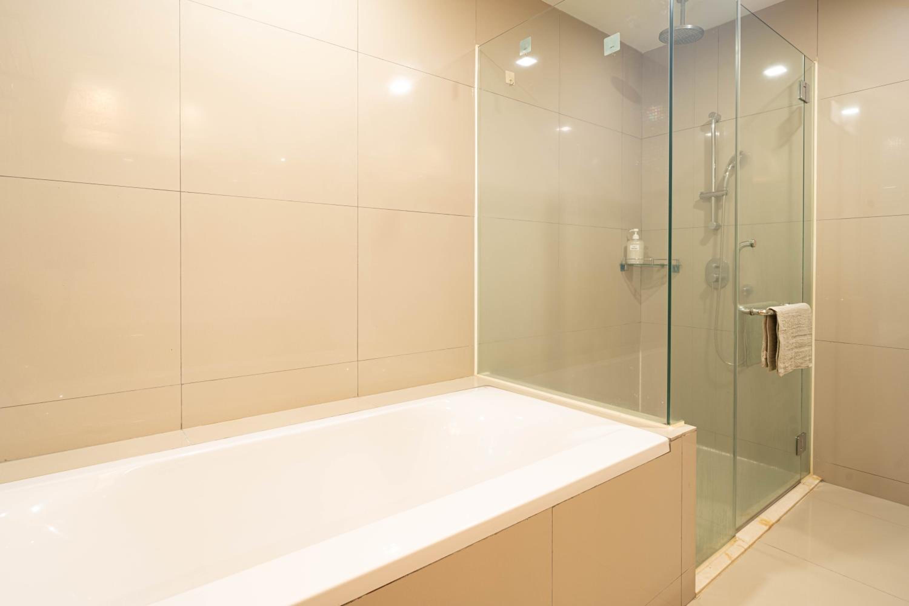 400m to KLCC Bukit Bintang Pavillion KLCC LRT walking distance Lot 163 Zenglo