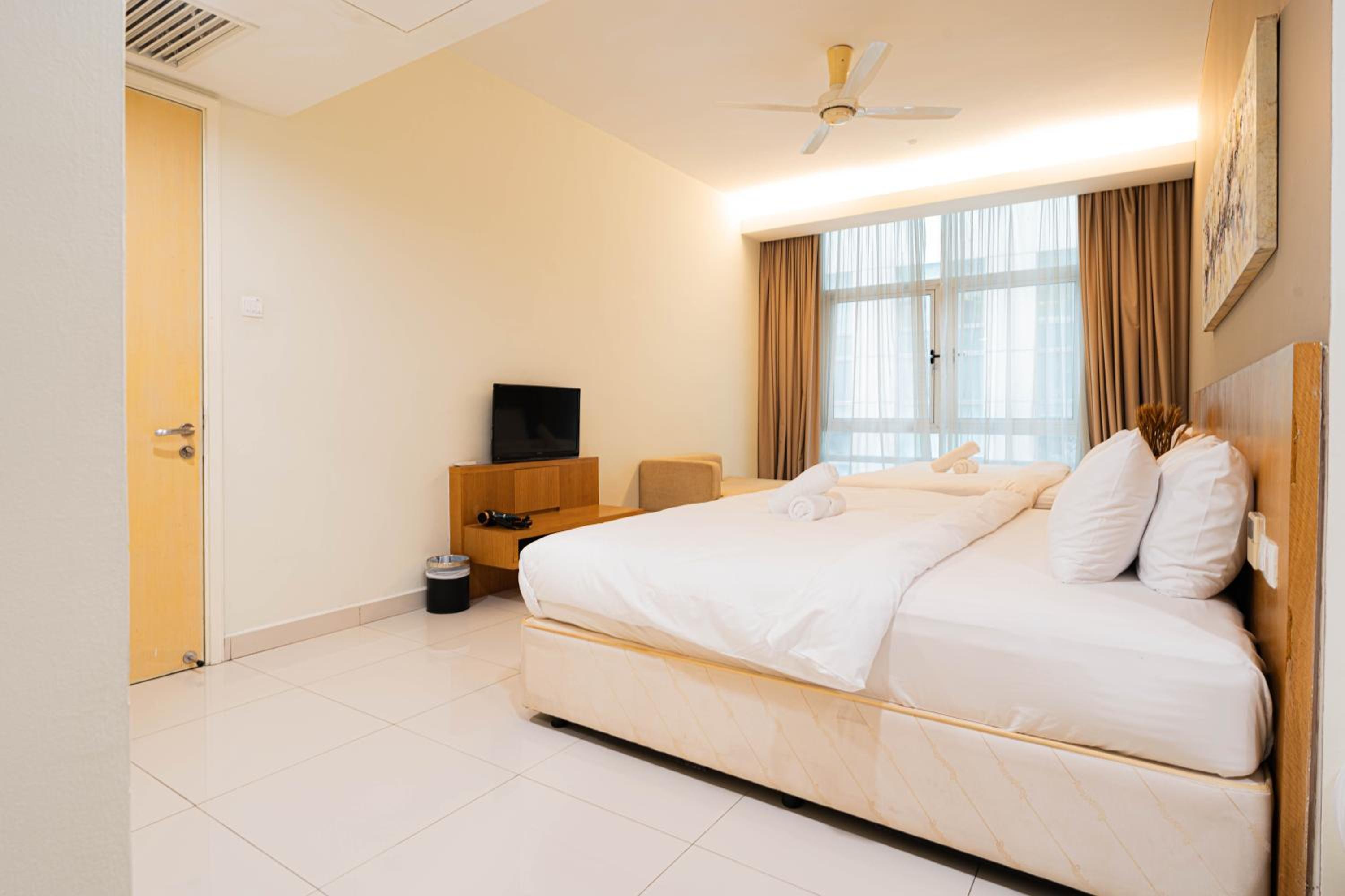 400m to KLCC Bukit Bintang Pavillion KLCC LRT walking distance Lot 163 Zenglo