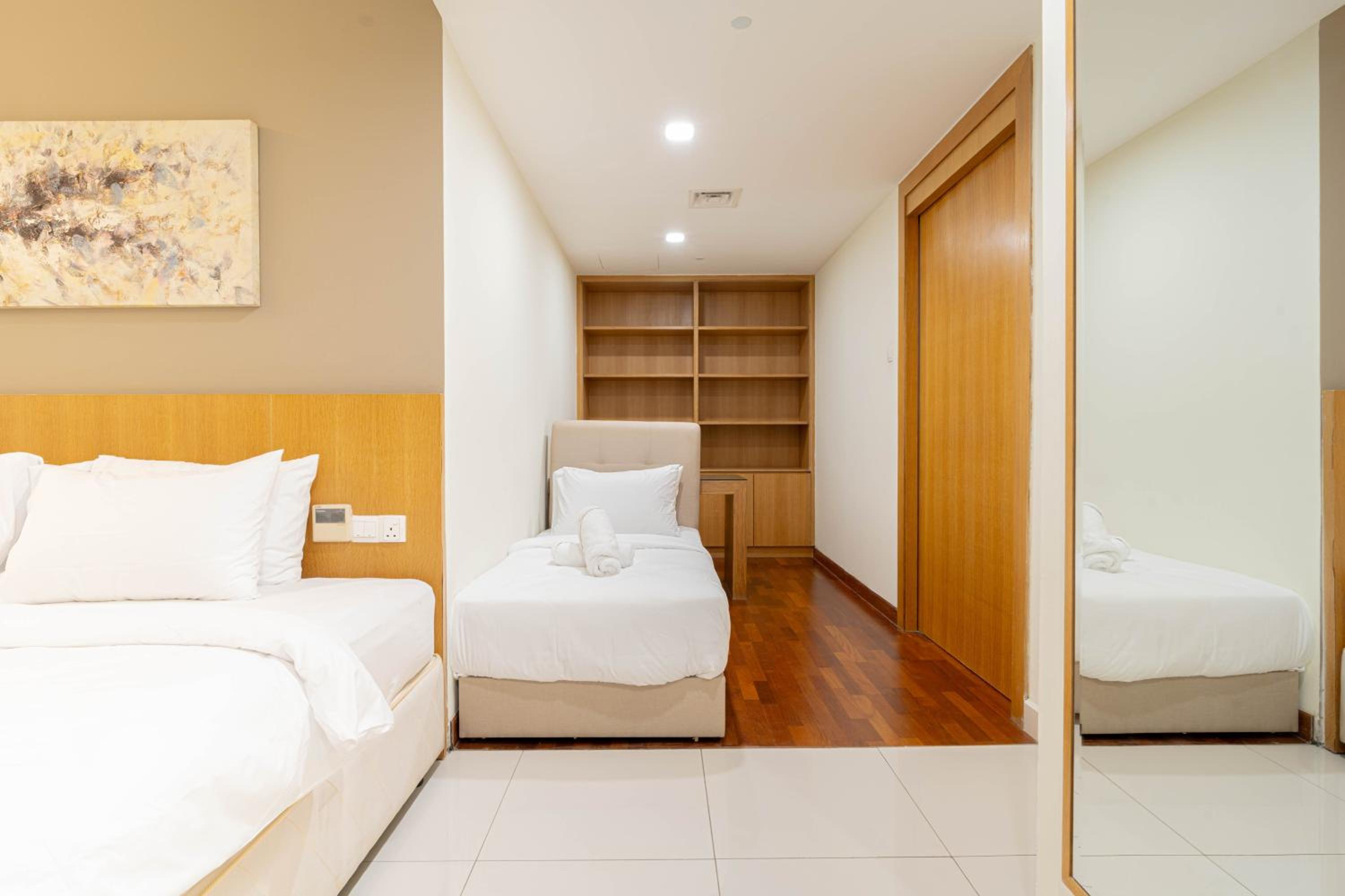 400m to KLCC Bukit Bintang Pavillion KLCC LRT walking distance Lot 163 Zenglo