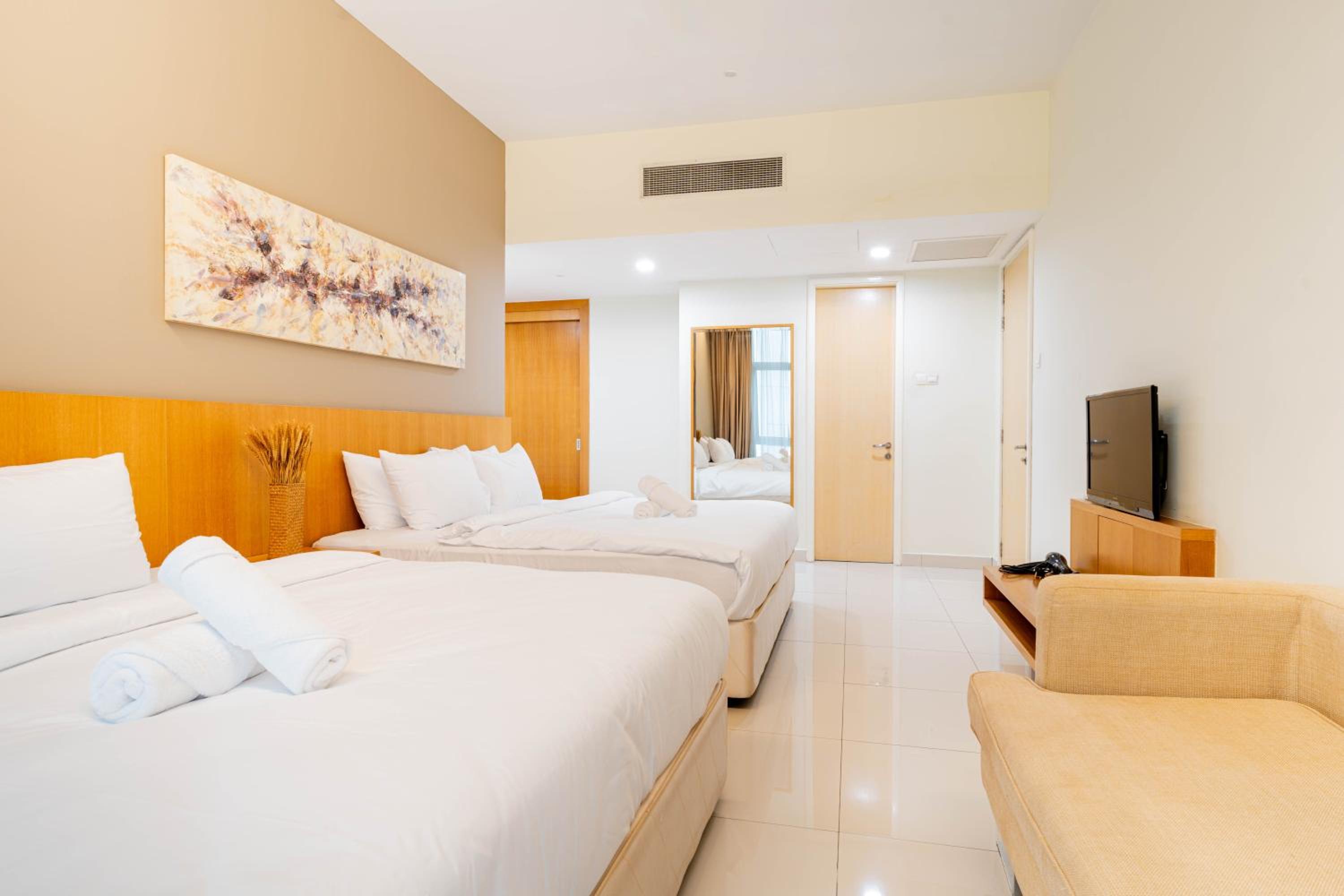 400m to KLCC Bukit Bintang Pavillion KLCC LRT walking distance Lot 163 Zenglo