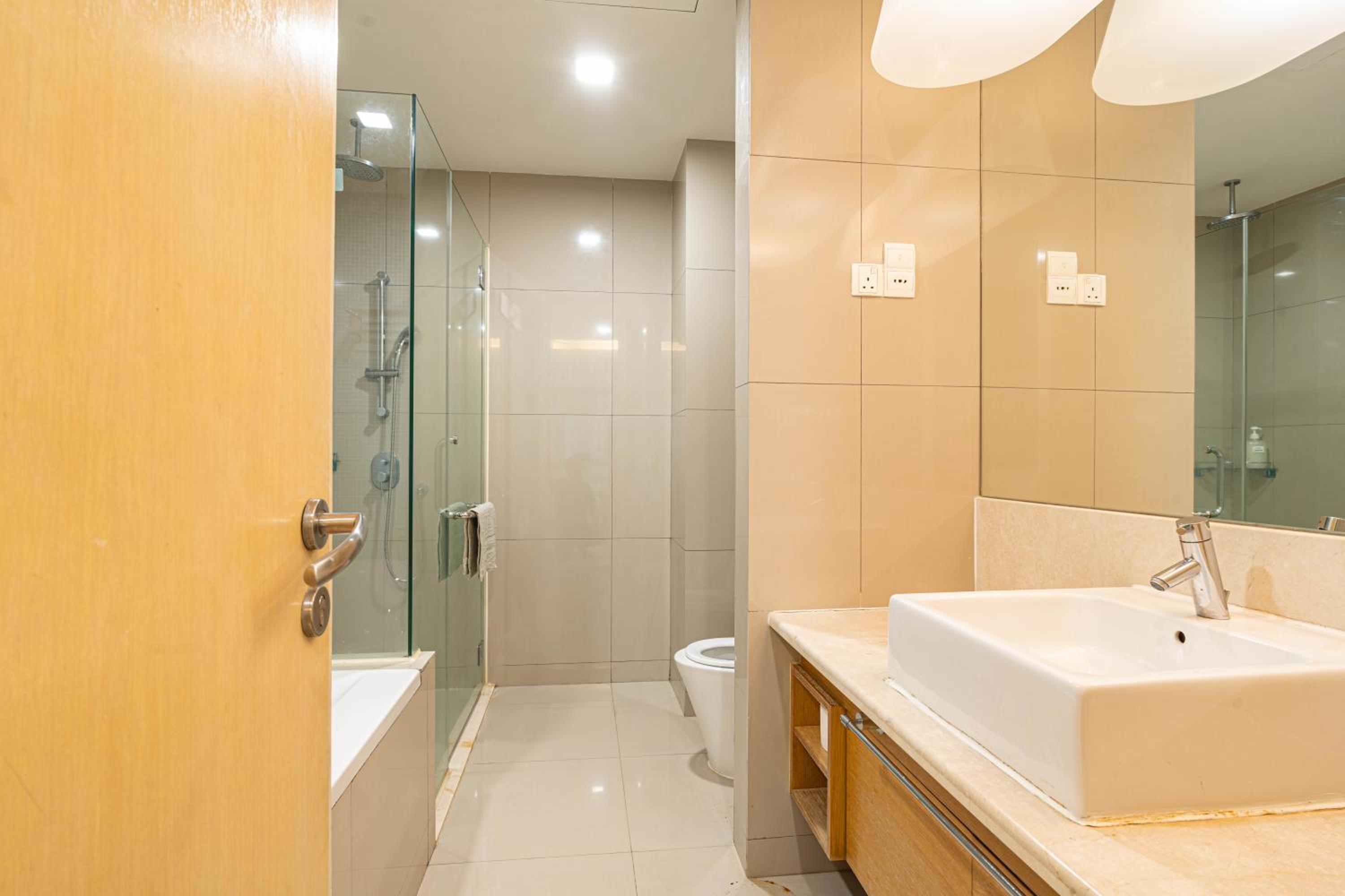 400m to KLCC Bukit Bintang Pavillion KLCC LRT walking distance Lot 163 Zenglo