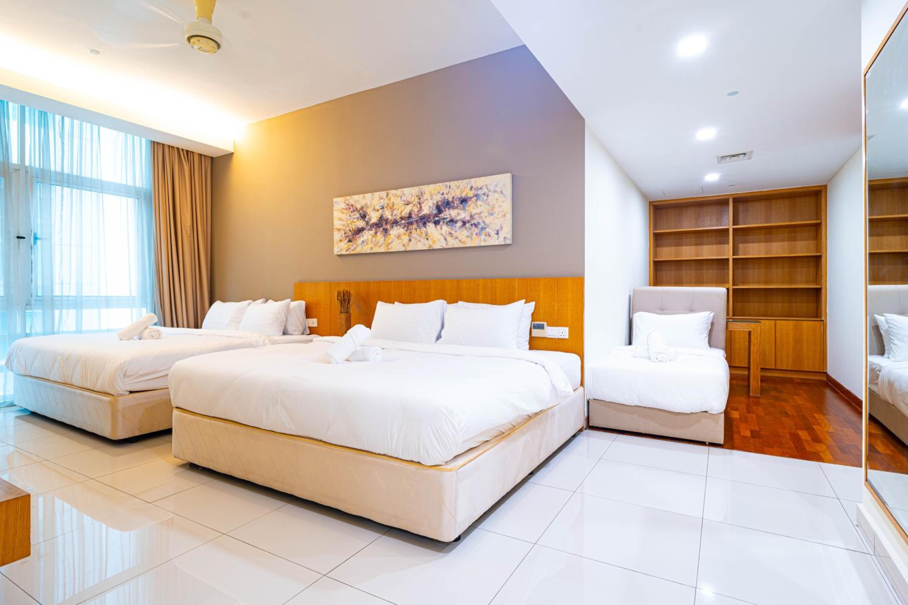 400m to KLCC Bukit Bintang Pavillion KLCC LRT walking distance Lot 163 Zenglo