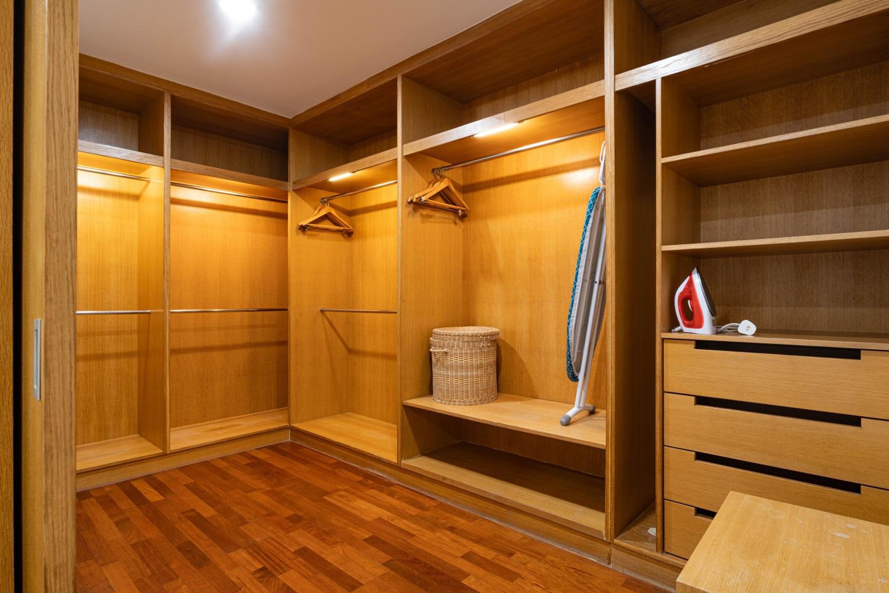 400m to KLCC Bukit Bintang Pavillion KLCC LRT walking distance Lot 163 Zenglo