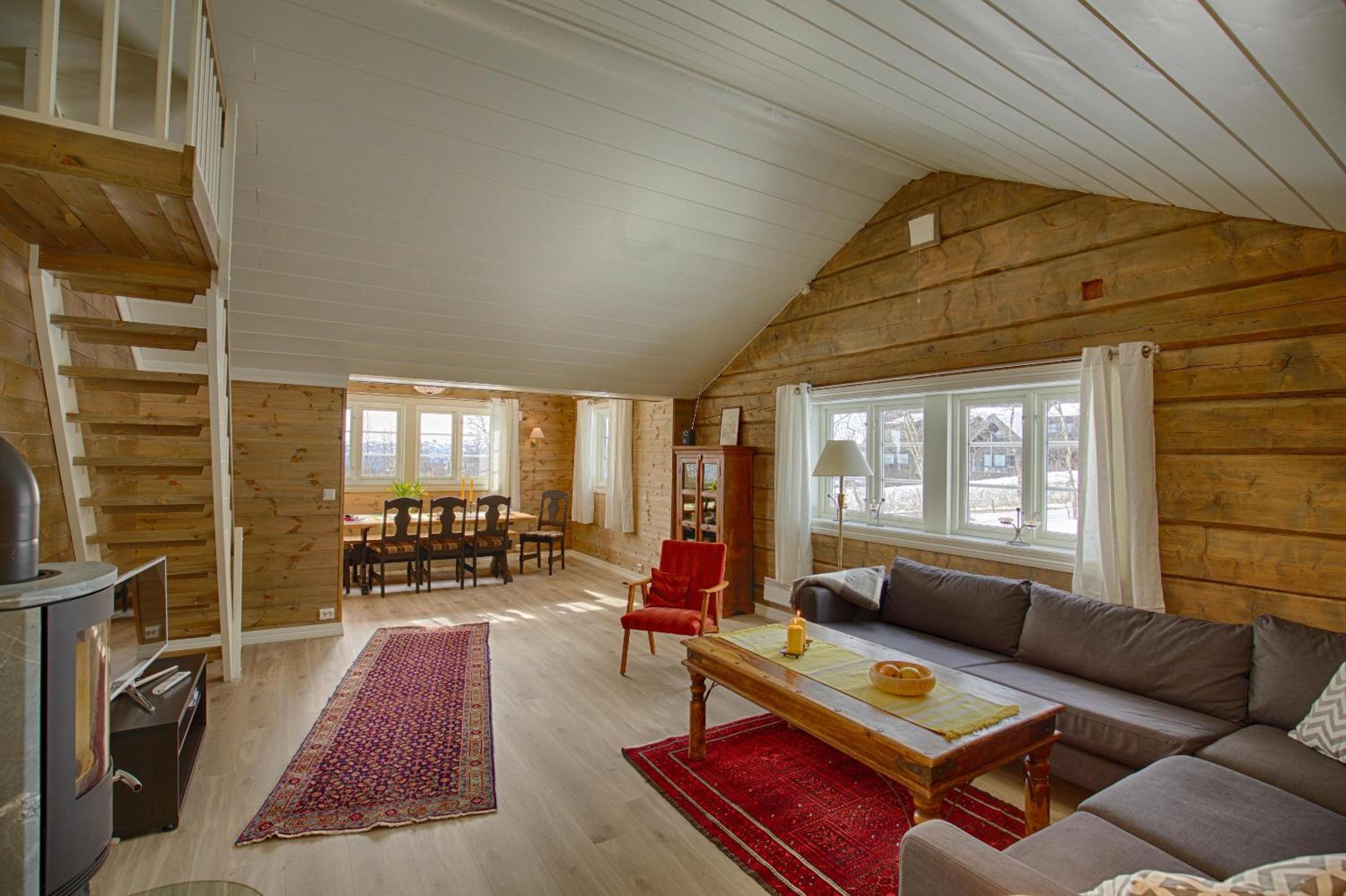 Modern Comforts, and Ski Access view 3