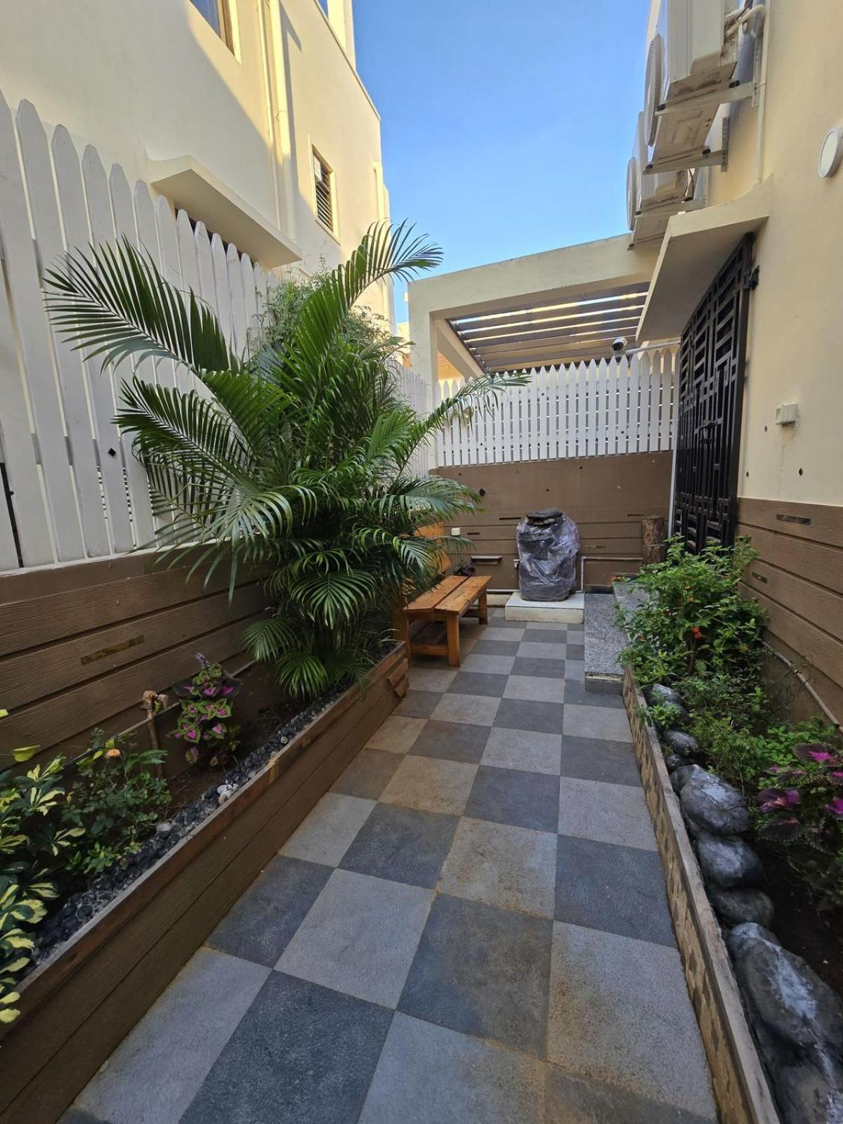 Yehova Inn