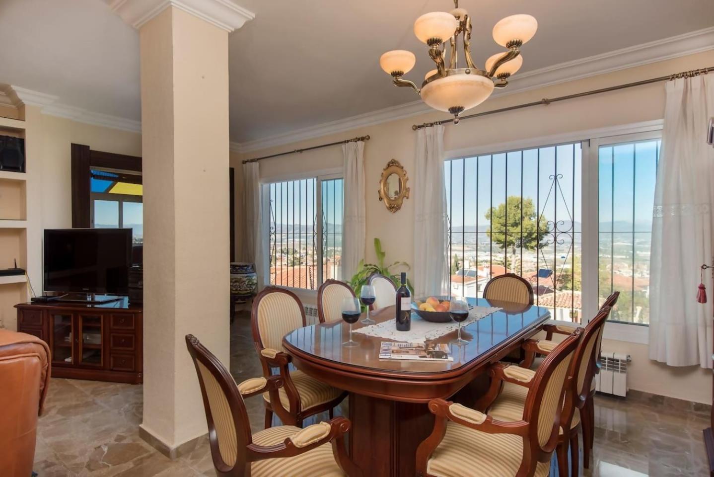 Villa Peralta, heated and private pool ,near beach and golf !