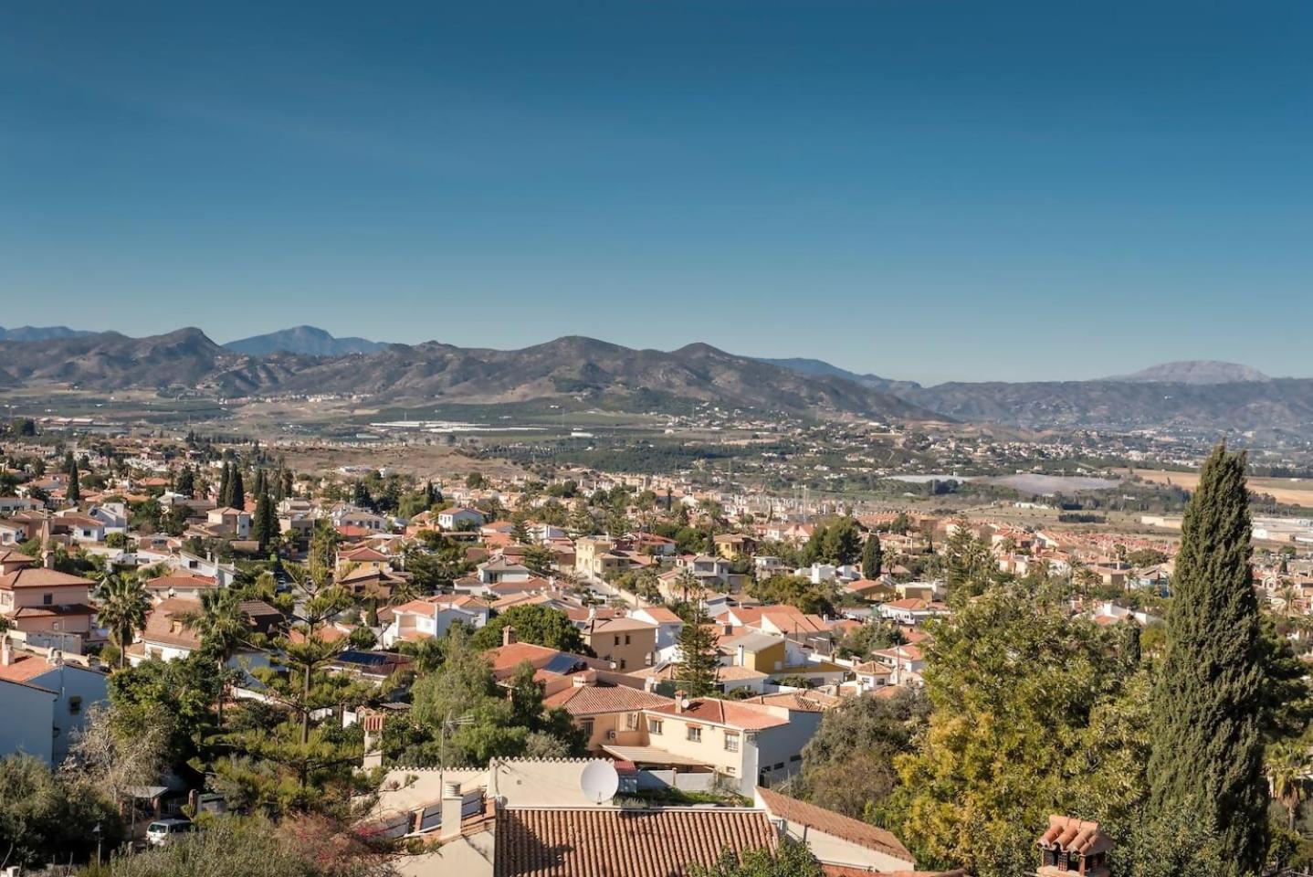 Villa Peralta, heated and private pool ,near beach and golf !