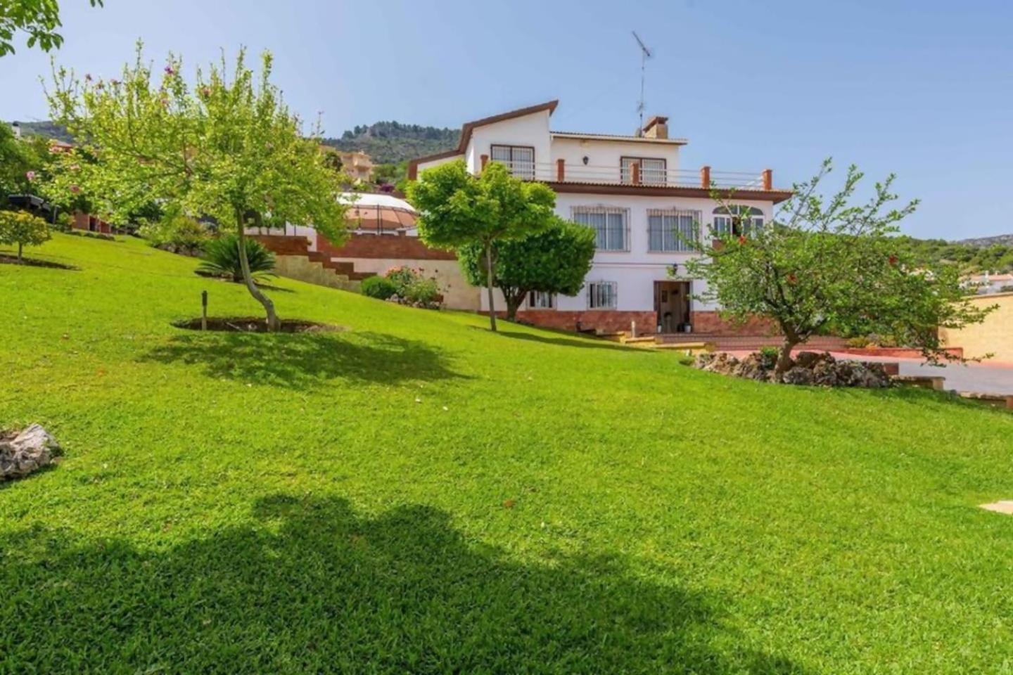 Villa Peralta, heated and private pool ,near beach and golf !