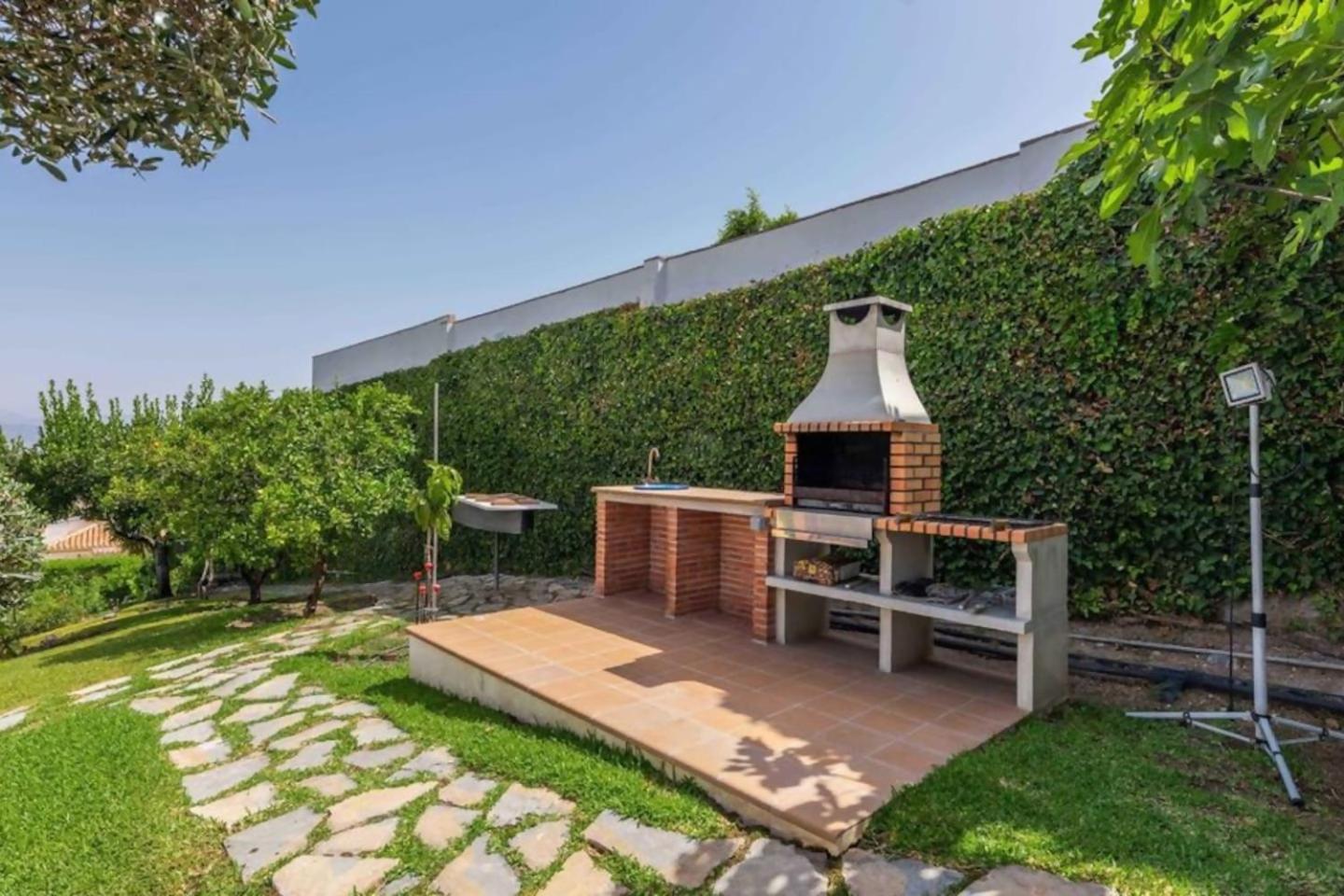 Villa Peralta, heated and private pool ,near beach and golf !