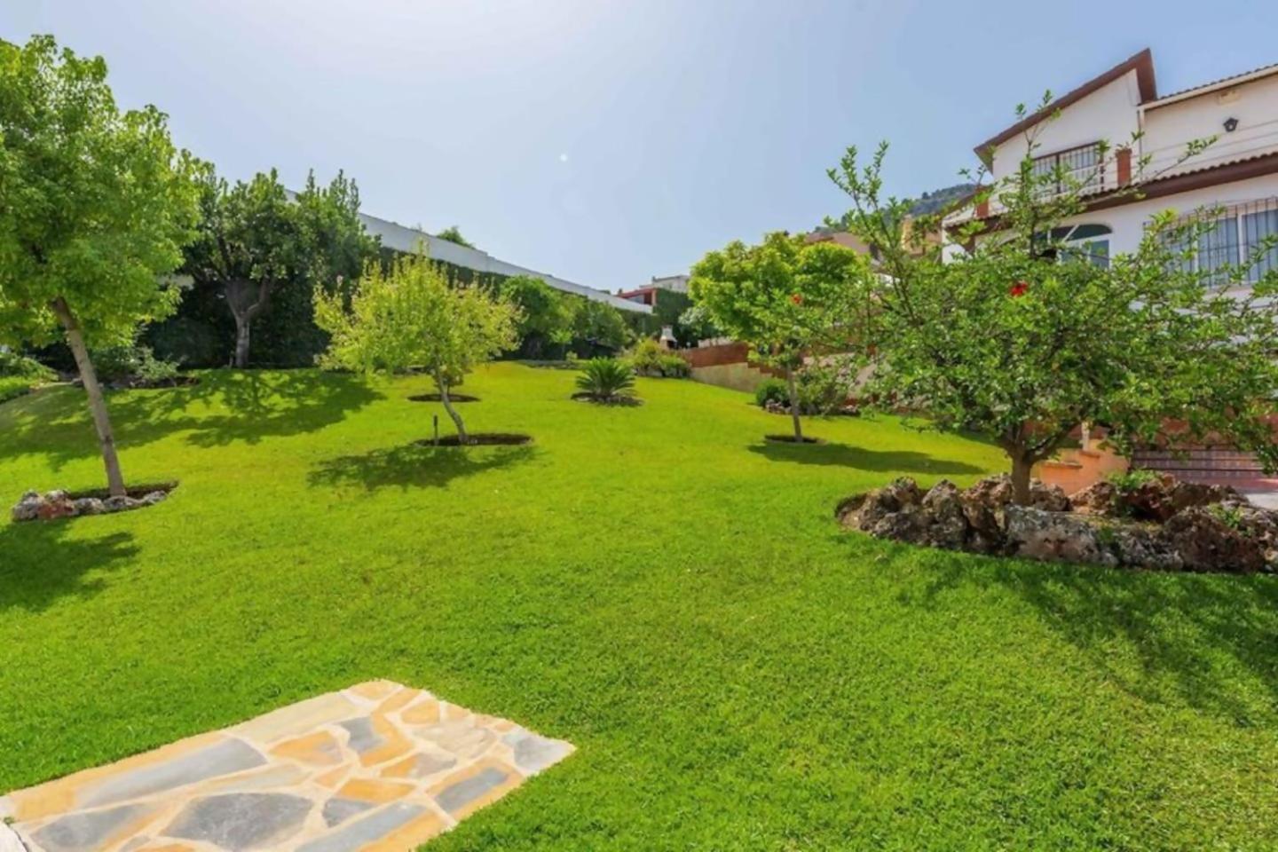 Villa Peralta, heated and private pool ,near beach and golf !