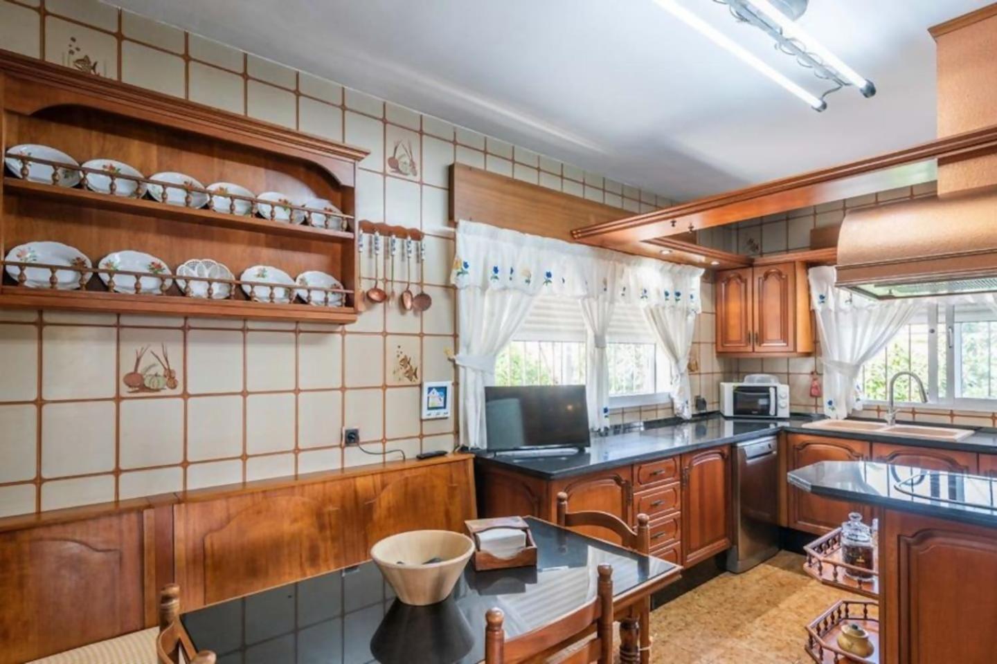 Villa Peralta, heated and private pool ,near beach and golf !