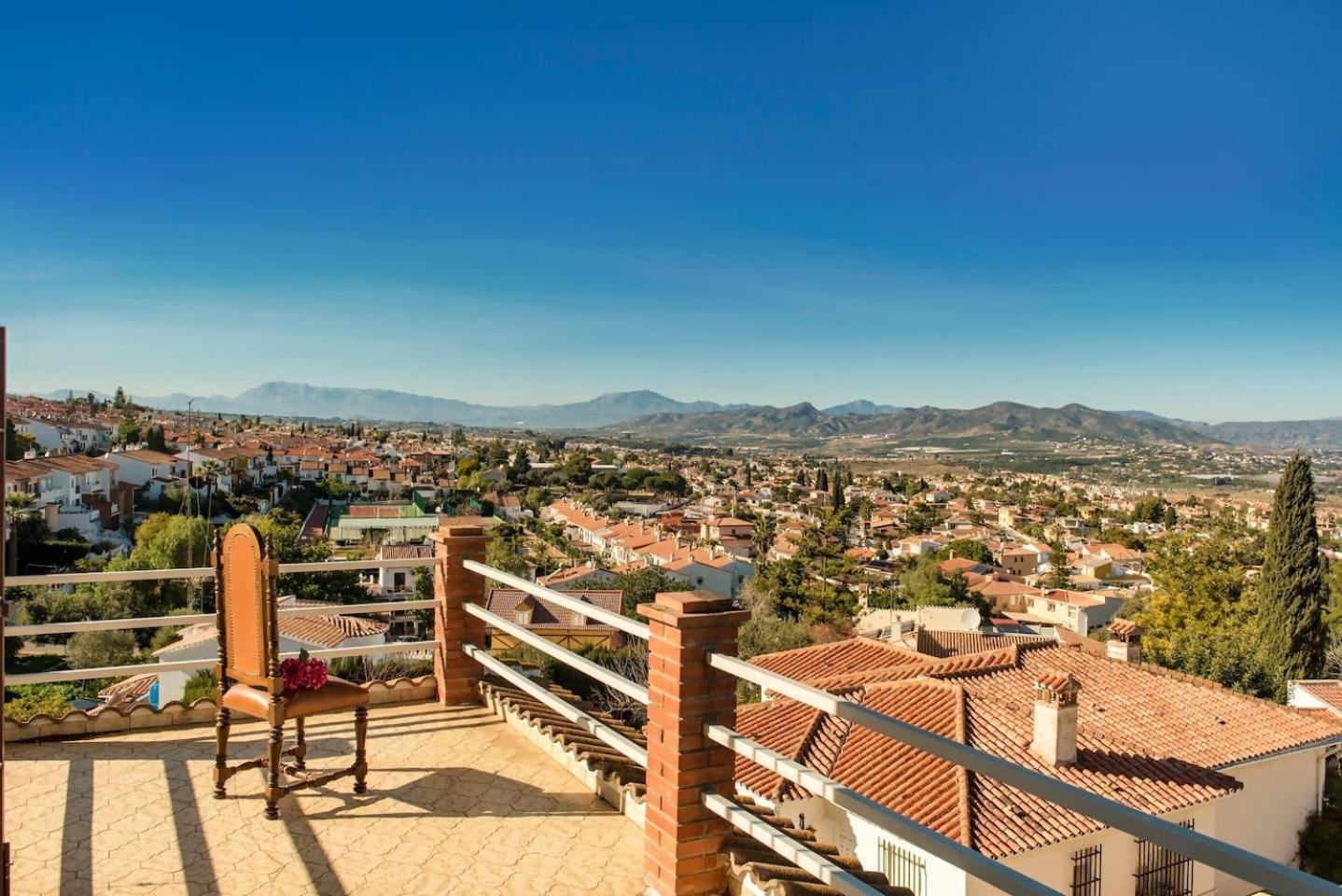 Villa Peralta, heated and private pool ,near beach and golf !